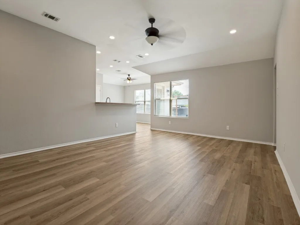Single Family Residence For Sale in Dallas County , 7832 Kansas Avenue, Dallas, Texas 75241, 3 Bedroom, 2 Bathroom, 2 Garage spaces, 1,517 Sqft, built in 2010, mls#21312888, Real Estate Agent in Dallas, Homes For Sale in Dallas county, Homes For Sale in Dallas, Realtor in Dallas Texas, Real Estate Brokerage Independent Realty Texas, Luminita Cordes Realtor