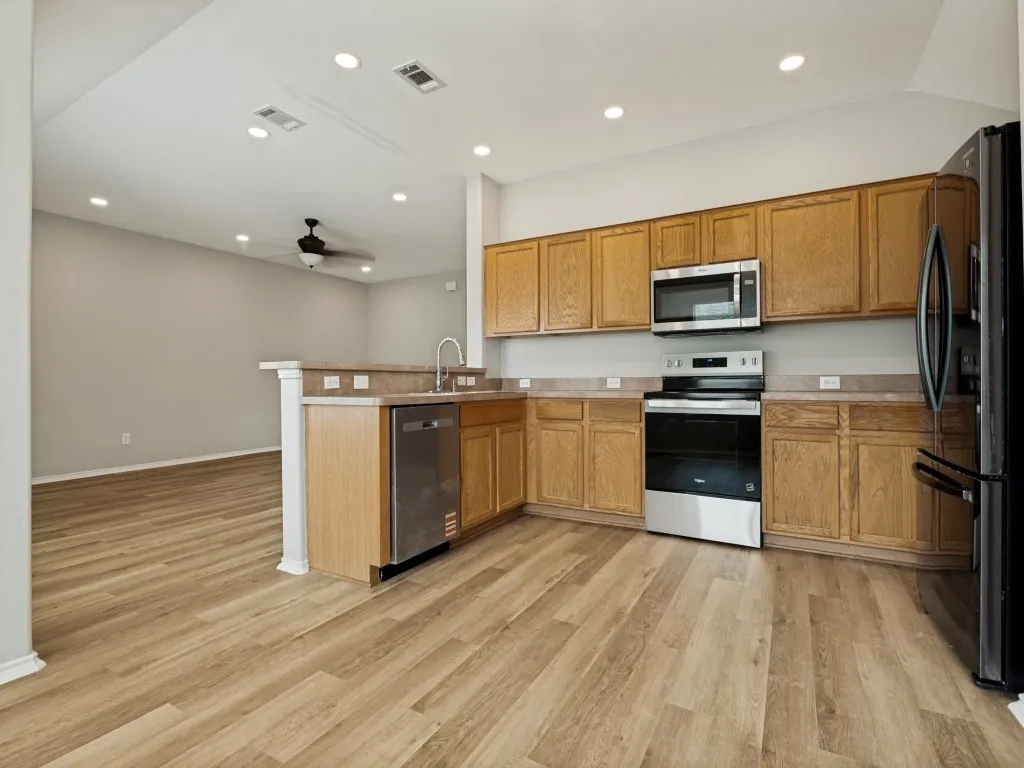 Single Family Residence For Sale in Dallas County , 7832 Kansas Avenue, Dallas, Texas 75241, 3 Bedroom, 2 Bathroom, 2 Garage spaces, 1,517 Sqft, built in 2010, mls#21312888, Real Estate Agent in Dallas, Homes For Sale in Dallas county, Homes For Sale in Dallas, Realtor in Dallas Texas, Real Estate Brokerage Independent Realty Texas, Luminita Cordes Realtor