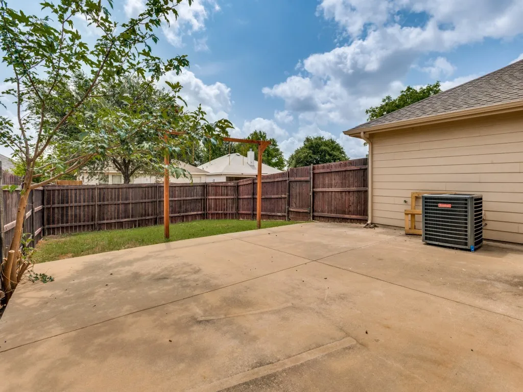 Single Family Residence For Sale in Dallas County , 7832 Kansas Avenue, Dallas, Texas 75241, 3 Bedroom, 2 Bathroom, 2 Garage spaces, 1,517 Sqft, built in 2010, mls#21312888, Real Estate Agent in Dallas, Homes For Sale in Dallas county, Homes For Sale in Dallas, Realtor in Dallas Texas, Real Estate Brokerage Independent Realty Texas, Luminita Cordes Realtor