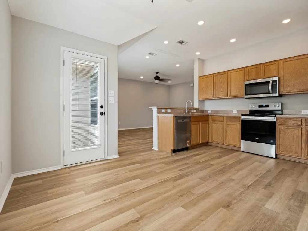 Single Family Residence For Sale in Dallas County , 7832 Kansas Avenue, Dallas, Texas 75241, 3 Bedroom, 2 Bathroom, 2 Garage spaces, 1,517 Sqft, built in 2010, mls#21312888, Real Estate Agent in Dallas, Homes For Sale in Dallas county, Homes For Sale in Dallas, Realtor in Dallas Texas, Real Estate Brokerage Independent Realty Texas, Luminita Cordes Realtor