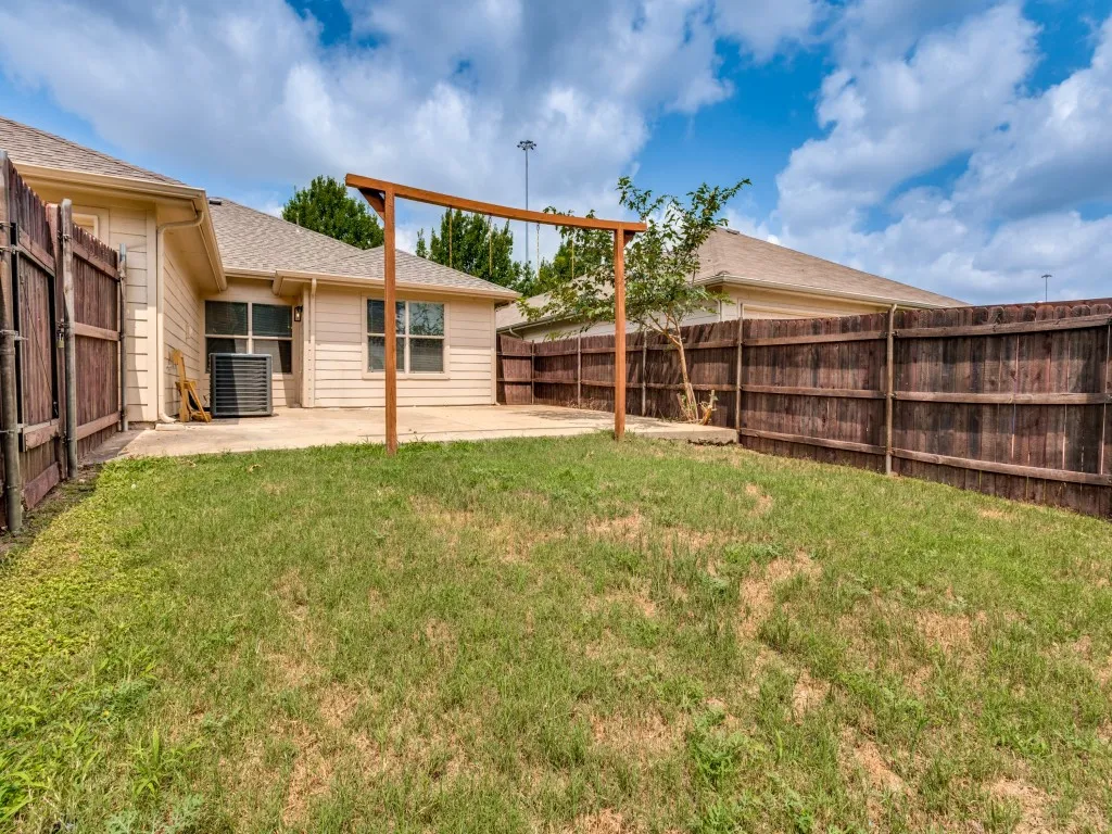 Single Family Residence For Sale in Dallas County , 7832 Kansas Avenue, Dallas, Texas 75241, 3 Bedroom, 2 Bathroom, 2 Garage spaces, 1,517 Sqft, built in 2010, mls#21312888, Real Estate Agent in Dallas, Homes For Sale in Dallas county, Homes For Sale in Dallas, Realtor in Dallas Texas, Real Estate Brokerage Independent Realty Texas, Luminita Cordes Realtor