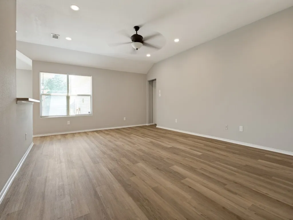 Single Family Residence For Sale in Dallas County , 7832 Kansas Avenue, Dallas, Texas 75241, 3 Bedroom, 2 Bathroom, 2 Garage spaces, 1,517 Sqft, built in 2010, mls#21312888, Real Estate Agent in Dallas, Homes For Sale in Dallas county, Homes For Sale in Dallas, Realtor in Dallas Texas, Real Estate Brokerage Independent Realty Texas, Luminita Cordes Realtor