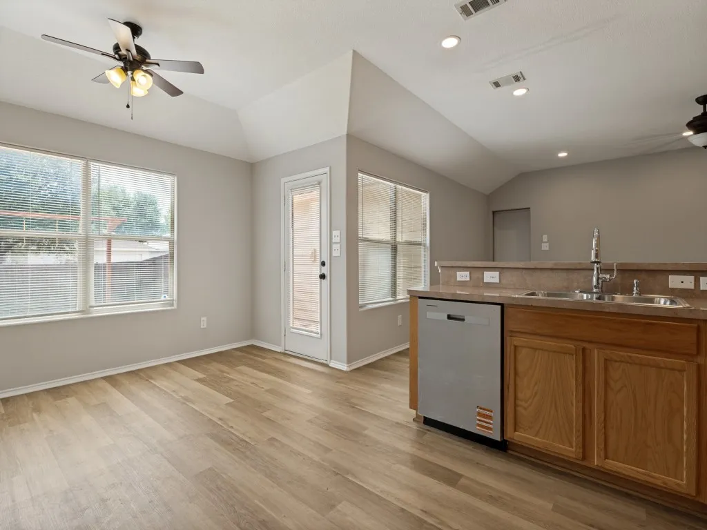 Single Family Residence For Sale in Dallas County , 7832 Kansas Avenue, Dallas, Texas 75241, 3 Bedroom, 2 Bathroom, 2 Garage spaces, 1,517 Sqft, built in 2010, mls#21312888, Real Estate Agent in Dallas, Homes For Sale in Dallas county, Homes For Sale in Dallas, Realtor in Dallas Texas, Real Estate Brokerage Independent Realty Texas, Luminita Cordes Realtor