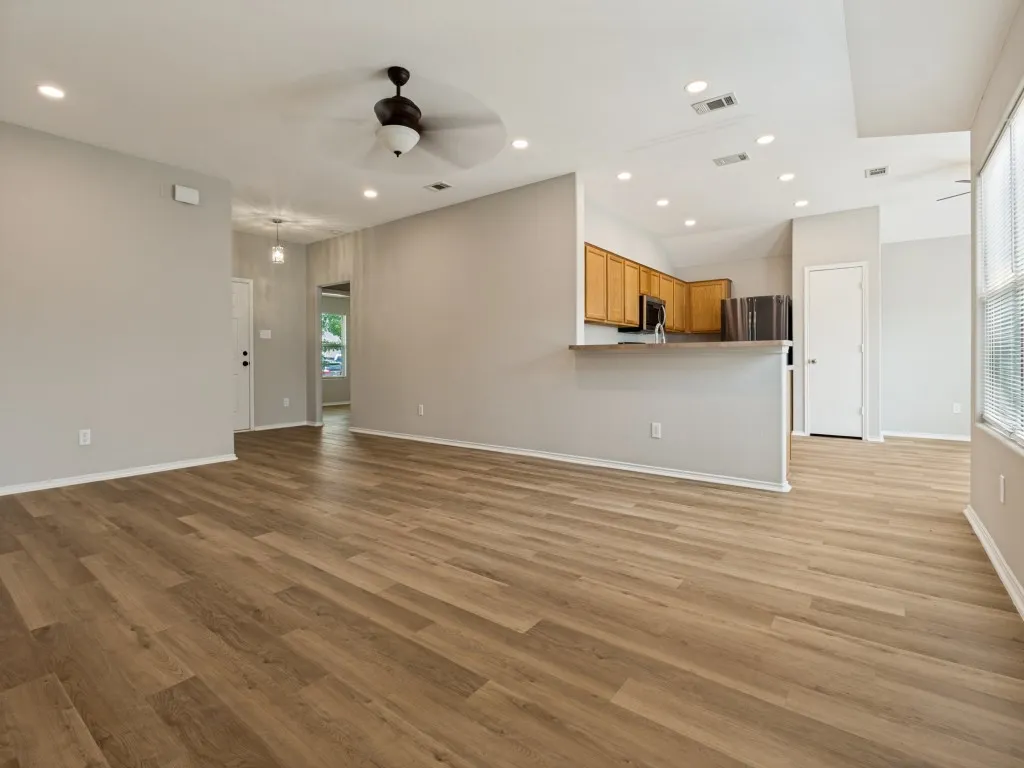 Single Family Residence For Sale in Dallas County , 7832 Kansas Avenue, Dallas, Texas 75241, 3 Bedroom, 2 Bathroom, 2 Garage spaces, 1,517 Sqft, built in 2010, mls#21312888, Real Estate Agent in Dallas, Homes For Sale in Dallas county, Homes For Sale in Dallas, Realtor in Dallas Texas, Real Estate Brokerage Independent Realty Texas, Luminita Cordes Realtor