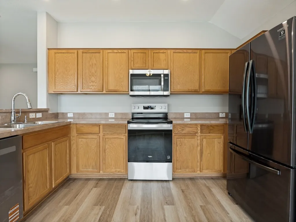 Single Family Residence For Sale in Dallas County , 7832 Kansas Avenue, Dallas, Texas 75241, 3 Bedroom, 2 Bathroom, 2 Garage spaces, 1,517 Sqft, built in 2010, mls#21312888, Real Estate Agent in Dallas, Homes For Sale in Dallas county, Homes For Sale in Dallas, Realtor in Dallas Texas, Real Estate Brokerage Independent Realty Texas, Luminita Cordes Realtor