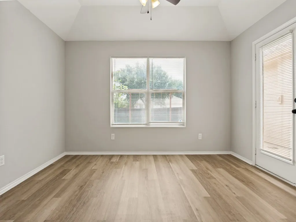Single Family Residence For Sale in Dallas County , 7832 Kansas Avenue, Dallas, Texas 75241, 3 Bedroom, 2 Bathroom, 2 Garage spaces, 1,517 Sqft, built in 2010, mls#21312888, Real Estate Agent in Dallas, Homes For Sale in Dallas county, Homes For Sale in Dallas, Realtor in Dallas Texas, Real Estate Brokerage Independent Realty Texas, Luminita Cordes Realtor