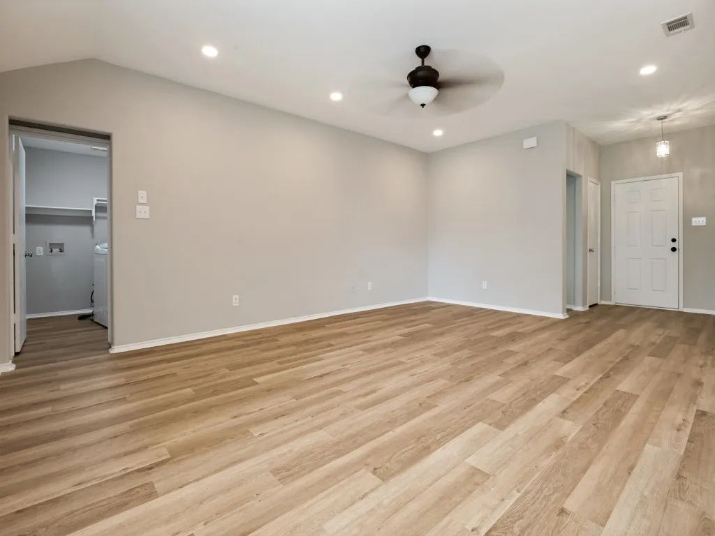 Single Family Residence For Sale in Dallas County , 7832 Kansas Avenue, Dallas, Texas 75241, 3 Bedroom, 2 Bathroom, 2 Garage spaces, 1,517 Sqft, built in 2010, mls#21312888, Real Estate Agent in Dallas, Homes For Sale in Dallas county, Homes For Sale in Dallas, Realtor in Dallas Texas, Real Estate Brokerage Independent Realty Texas, Luminita Cordes Realtor