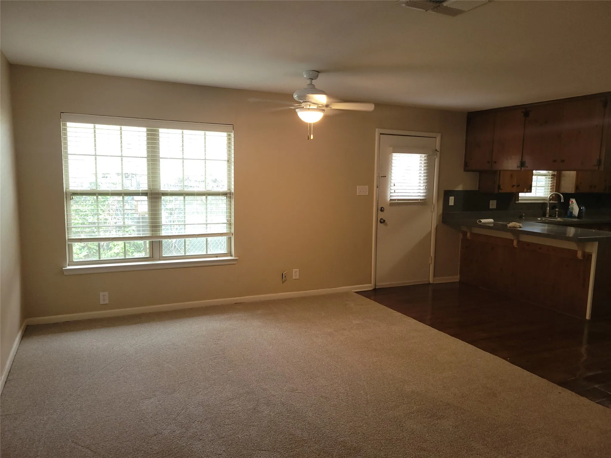 Duplex For Rent in Tarrant County , 1004 W Wall Street W, Grapevine, Texas 76051, 2 Bedroom, 1 Bathroom, Garage spaces, 972 Sqft, built in 1956, mls#21312899, Real Estate Agent in Grapevine, Homes For Rent in Tarrant county, Homes For Rent in Grapevine, Realtor in Grapevine Texas, Real Estate Brokerage Independent Realty Texas, Luminita Cordes Realtor