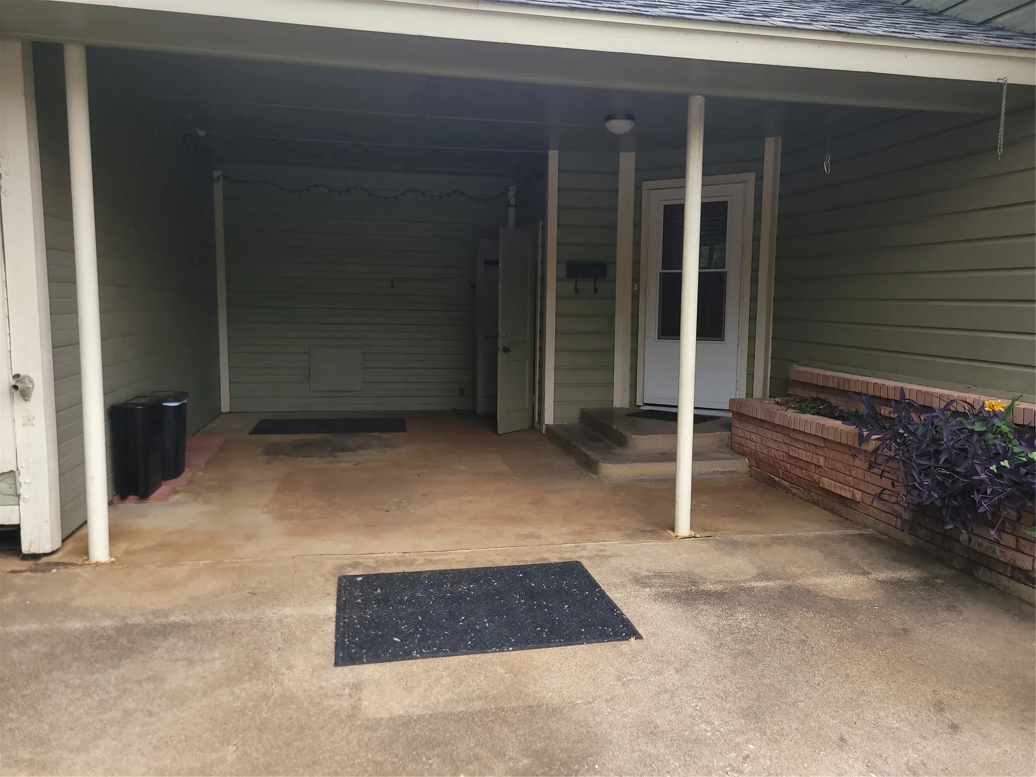 Duplex For Rent in Tarrant County , 1004 W Wall Street W, Grapevine, Texas 76051, 2 Bedroom, 1 Bathroom, Garage spaces, 972 Sqft, built in 1956, mls#21312899, Real Estate Agent in Grapevine, Homes For Rent in Tarrant county, Homes For Rent in Grapevine, Realtor in Grapevine Texas, Real Estate Brokerage Independent Realty Texas, Luminita Cordes Realtor