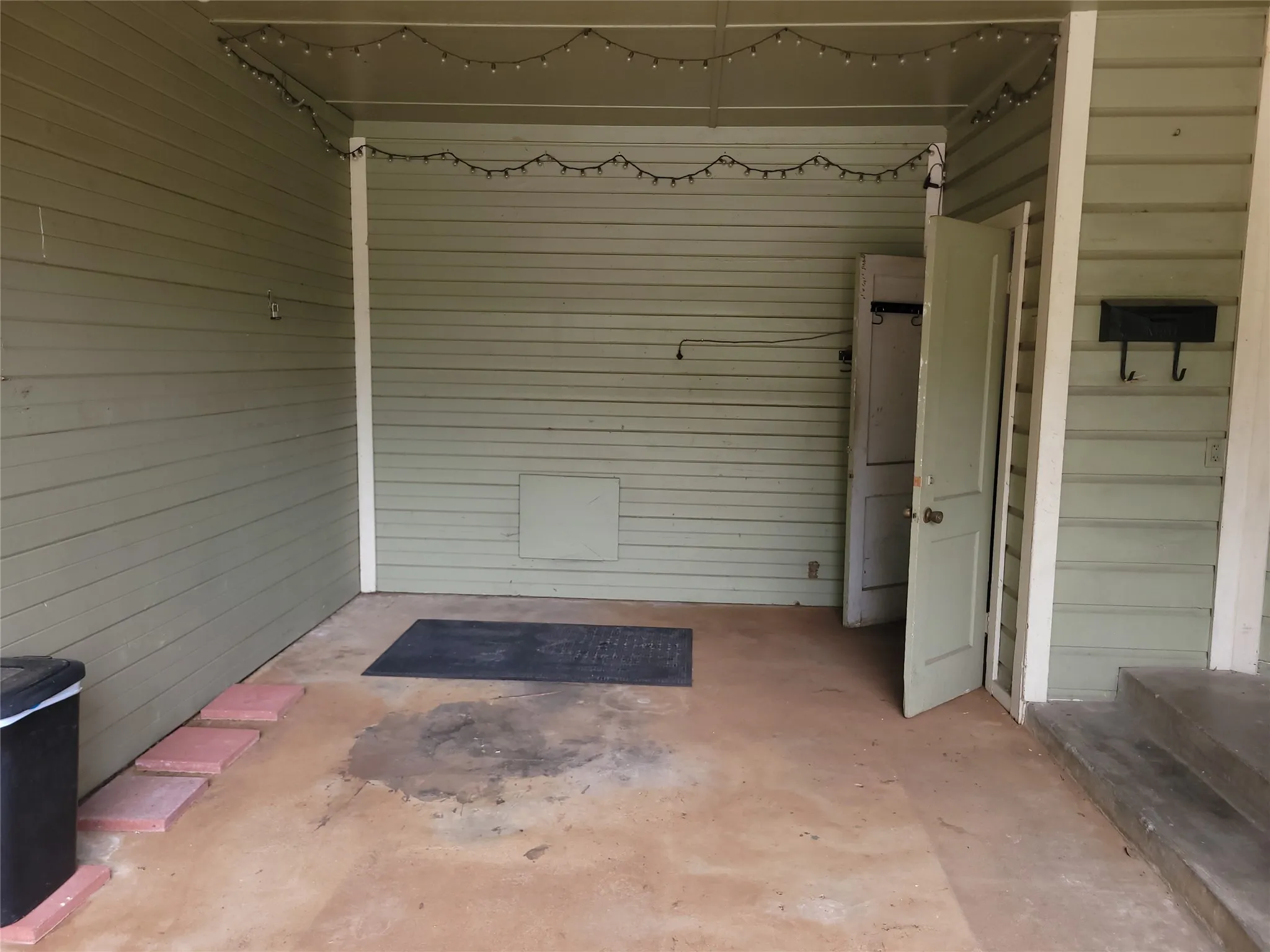 Duplex For Rent in Tarrant County , 1004 W Wall Street W, Grapevine, Texas 76051, 2 Bedroom, 1 Bathroom, Garage spaces, 972 Sqft, built in 1956, mls#21312899, Real Estate Agent in Grapevine, Homes For Rent in Tarrant county, Homes For Rent in Grapevine, Realtor in Grapevine Texas, Real Estate Brokerage Independent Realty Texas, Luminita Cordes Realtor