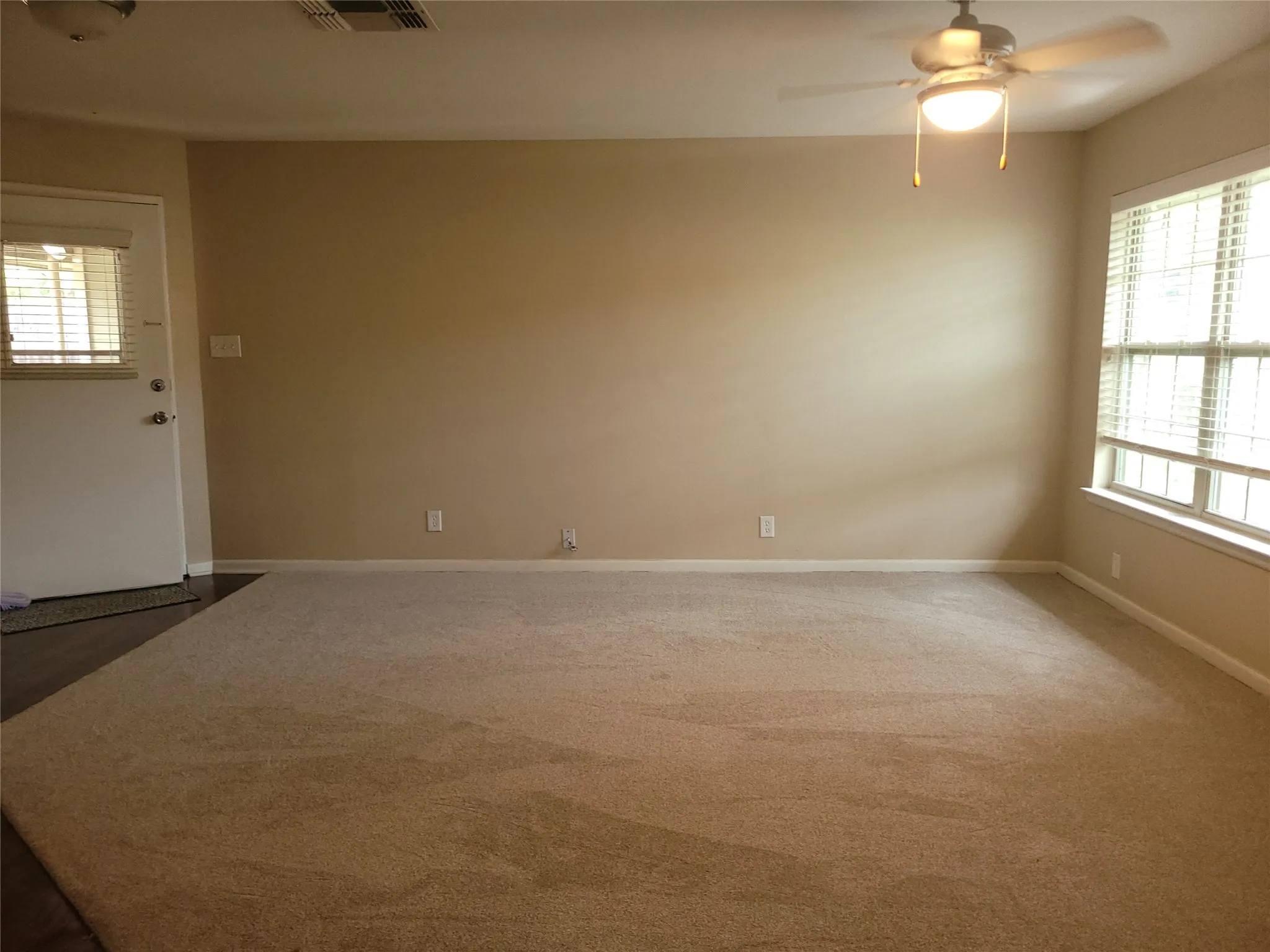 Duplex For Rent in Tarrant County , 1004 W Wall Street W, Grapevine, Texas 76051, 2 Bedroom, 1 Bathroom, Garage spaces, 972 Sqft, built in 1956, mls#21312899, Real Estate Agent in Grapevine, Homes For Rent in Tarrant county, Homes For Rent in Grapevine, Realtor in Grapevine Texas, Real Estate Brokerage Independent Realty Texas, Luminita Cordes Realtor