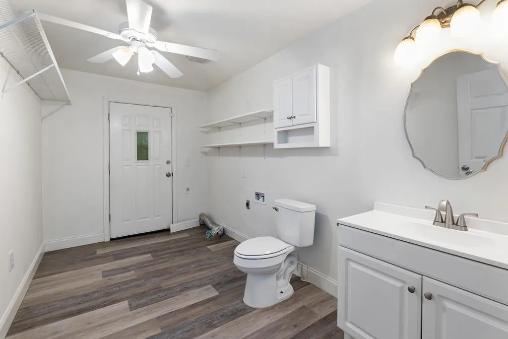 Single Family Residence For Sale in Kaufman County , 15800 County Road 4009, Mabank, Texas 75147, 4 Bedroom, 3 Bathroom, 2 Garage spaces, 2,400 Sqft, built in 2001, mls#21309072, Real Estate Agent in Mabank, Homes For Sale in Kaufman county, Homes For Sale in Mabank, Realtor in Mabank Texas, Real Estate Brokerage Independent Realty Texas, Luminita Cordes Realtor
