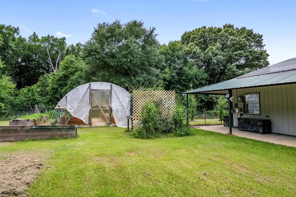Single Family Residence For Sale in Kaufman County , 15800 County Road 4009, Mabank, Texas 75147, 4 Bedroom, 3 Bathroom, 2 Garage spaces, 2,400 Sqft, built in 2001, mls#21309072, Real Estate Agent in Mabank, Homes For Sale in Kaufman county, Homes For Sale in Mabank, Realtor in Mabank Texas, Real Estate Brokerage Independent Realty Texas, Luminita Cordes Realtor
