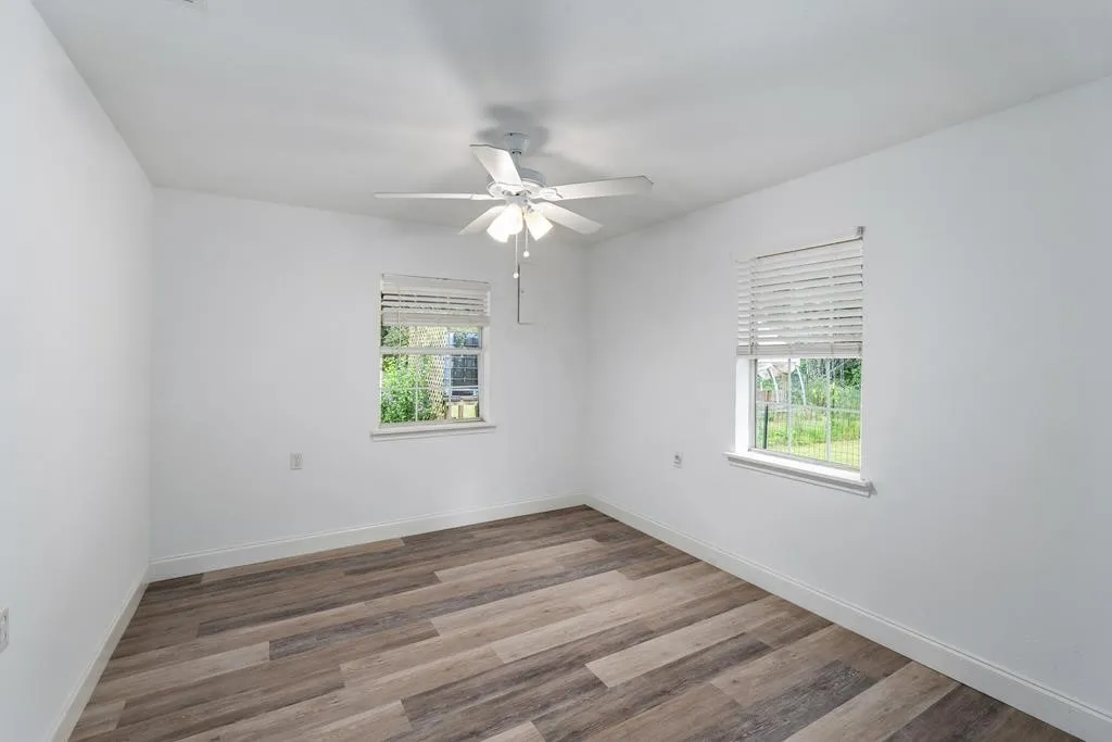Single Family Residence For Sale in Kaufman County , 15800 County Road 4009, Mabank, Texas 75147, 4 Bedroom, 3 Bathroom, 2 Garage spaces, 2,400 Sqft, built in 2001, mls#21309072, Real Estate Agent in Mabank, Homes For Sale in Kaufman county, Homes For Sale in Mabank, Realtor in Mabank Texas, Real Estate Brokerage Independent Realty Texas, Luminita Cordes Realtor