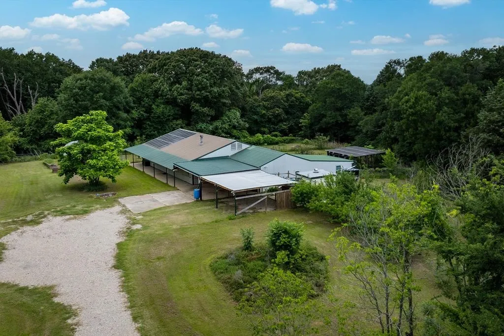 Single Family Residence For Sale in Kaufman County , 15800 County Road 4009, Mabank, Texas 75147, 4 Bedroom, 3 Bathroom, 2 Garage spaces, 2,400 Sqft, built in 2001, mls#21309072, Real Estate Agent in Mabank, Homes For Sale in Kaufman county, Homes For Sale in Mabank, Realtor in Mabank Texas, Real Estate Brokerage Independent Realty Texas, Luminita Cordes Realtor