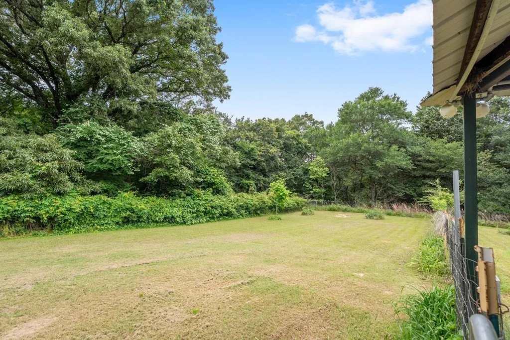 Single Family Residence For Sale in Kaufman County , 15800 County Road 4009, Mabank, Texas 75147, 4 Bedroom, 3 Bathroom, 2 Garage spaces, 2,400 Sqft, built in 2001, mls#21309072, Real Estate Agent in Mabank, Homes For Sale in Kaufman county, Homes For Sale in Mabank, Realtor in Mabank Texas, Real Estate Brokerage Independent Realty Texas, Luminita Cordes Realtor