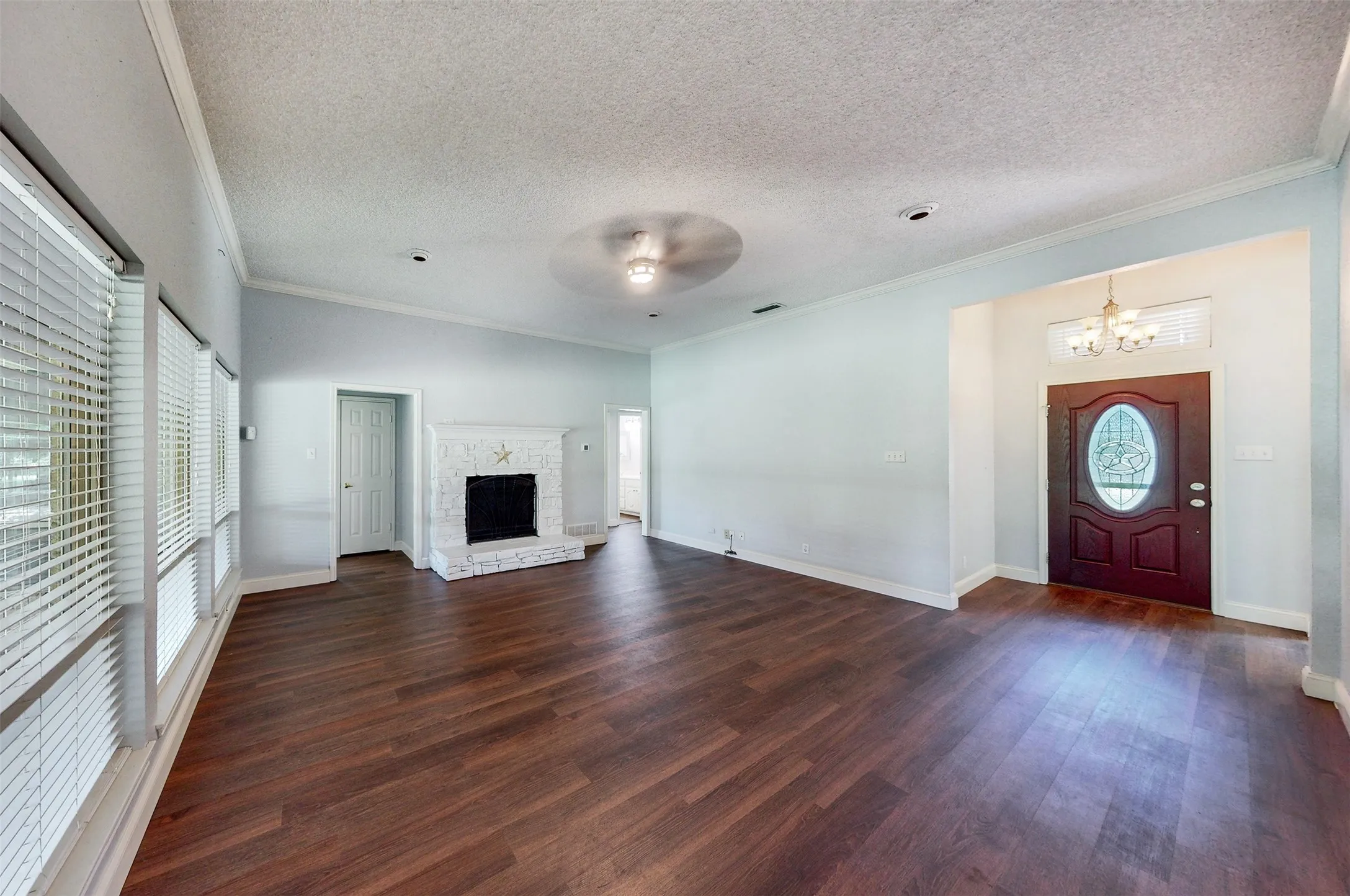 Single Family Residence For Sale in Kaufman County , 10614 Woodbridge Drive, Forney, Texas 75126, 3 Bedroom, 2 Bathroom, 2 Garage spaces, 2,077 Sqft, built in 1992, mls#21312906, Real Estate Agent in Forney, Homes For Sale in Kaufman county, Homes For Sale in Forney, Realtor in Forney Texas, Real Estate Brokerage Independent Realty Texas, Luminita Cordes Realtor