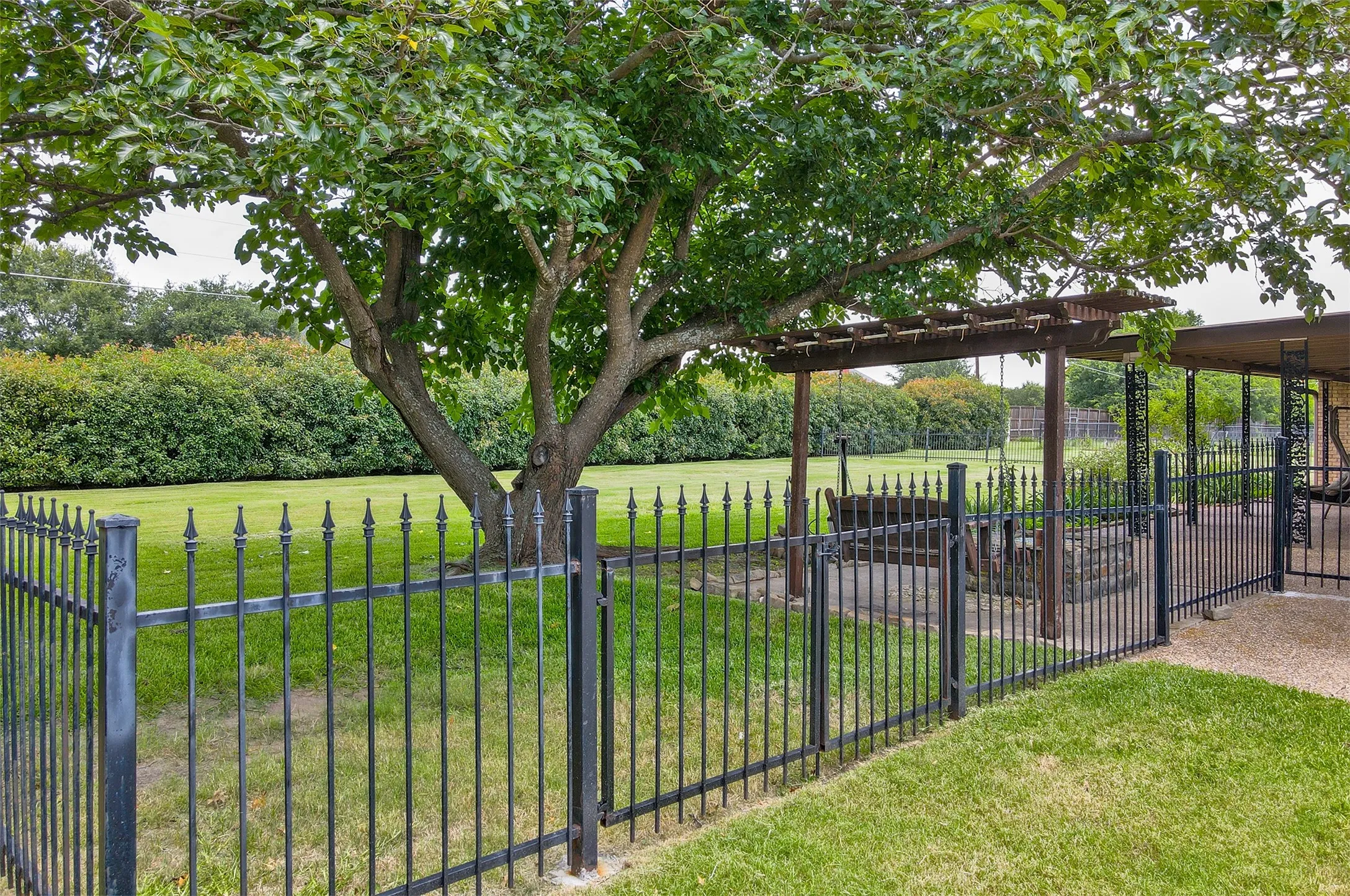 Single Family Residence For Sale in Kaufman County , 10614 Woodbridge Drive, Forney, Texas 75126, 3 Bedroom, 2 Bathroom, 2 Garage spaces, 2,077 Sqft, built in 1992, mls#21312906, Real Estate Agent in Forney, Homes For Sale in Kaufman county, Homes For Sale in Forney, Realtor in Forney Texas, Real Estate Brokerage Independent Realty Texas, Luminita Cordes Realtor