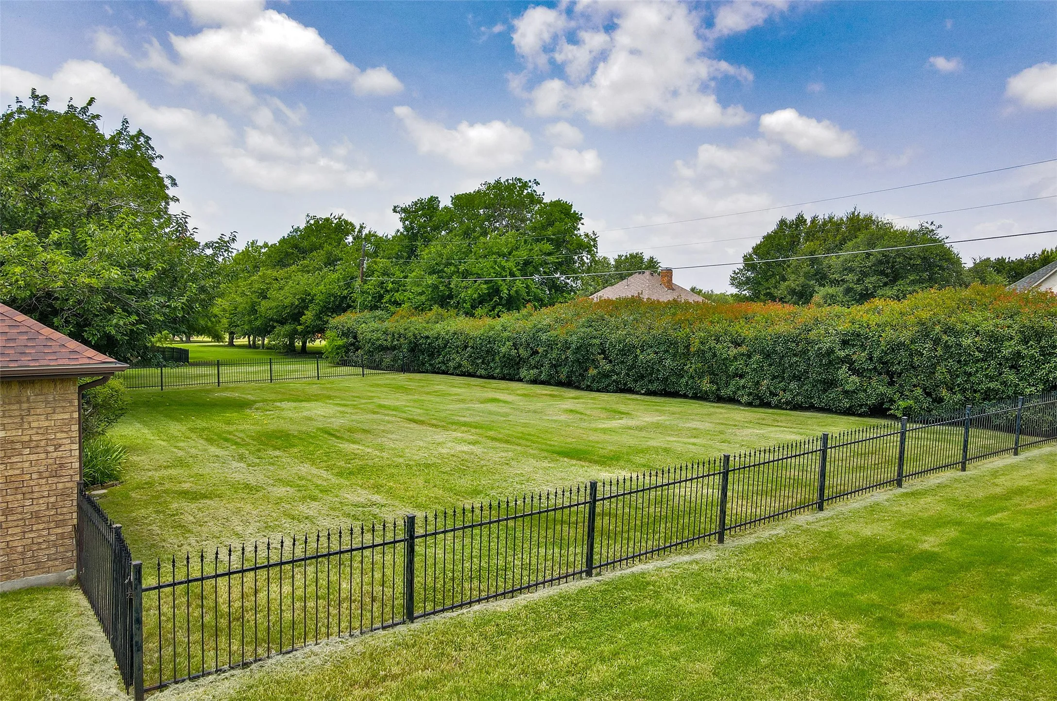 Single Family Residence For Sale in Kaufman County , 10614 Woodbridge Drive, Forney, Texas 75126, 3 Bedroom, 2 Bathroom, 2 Garage spaces, 2,077 Sqft, built in 1992, mls#21312906, Real Estate Agent in Forney, Homes For Sale in Kaufman county, Homes For Sale in Forney, Realtor in Forney Texas, Real Estate Brokerage Independent Realty Texas, Luminita Cordes Realtor