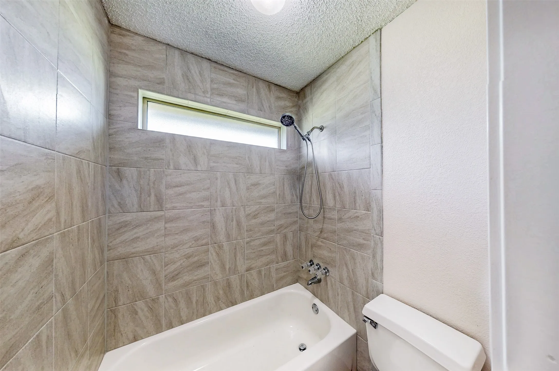 Single Family Residence For Sale in Kaufman County , 10614 Woodbridge Drive, Forney, Texas 75126, 3 Bedroom, 2 Bathroom, 2 Garage spaces, 2,077 Sqft, built in 1992, mls#21312906, Real Estate Agent in Forney, Homes For Sale in Kaufman county, Homes For Sale in Forney, Realtor in Forney Texas, Real Estate Brokerage Independent Realty Texas, Luminita Cordes Realtor