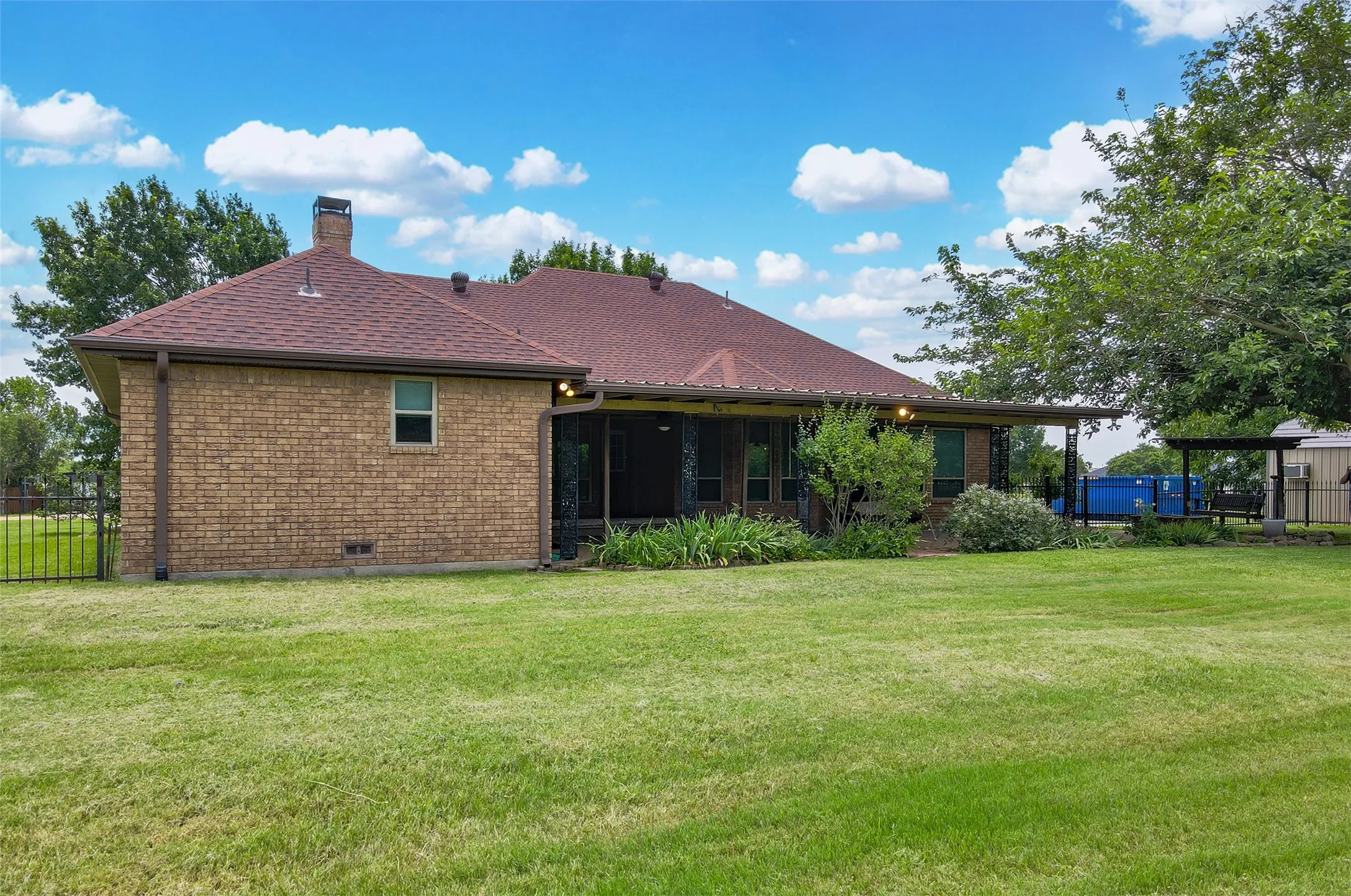 Single Family Residence For Sale in Kaufman County , 10614 Woodbridge Drive, Forney, Texas 75126, 3 Bedroom, 2 Bathroom, 2 Garage spaces, 2,077 Sqft, built in 1992, mls#21312906, Real Estate Agent in Forney, Homes For Sale in Kaufman county, Homes For Sale in Forney, Realtor in Forney Texas, Real Estate Brokerage Independent Realty Texas, Luminita Cordes Realtor