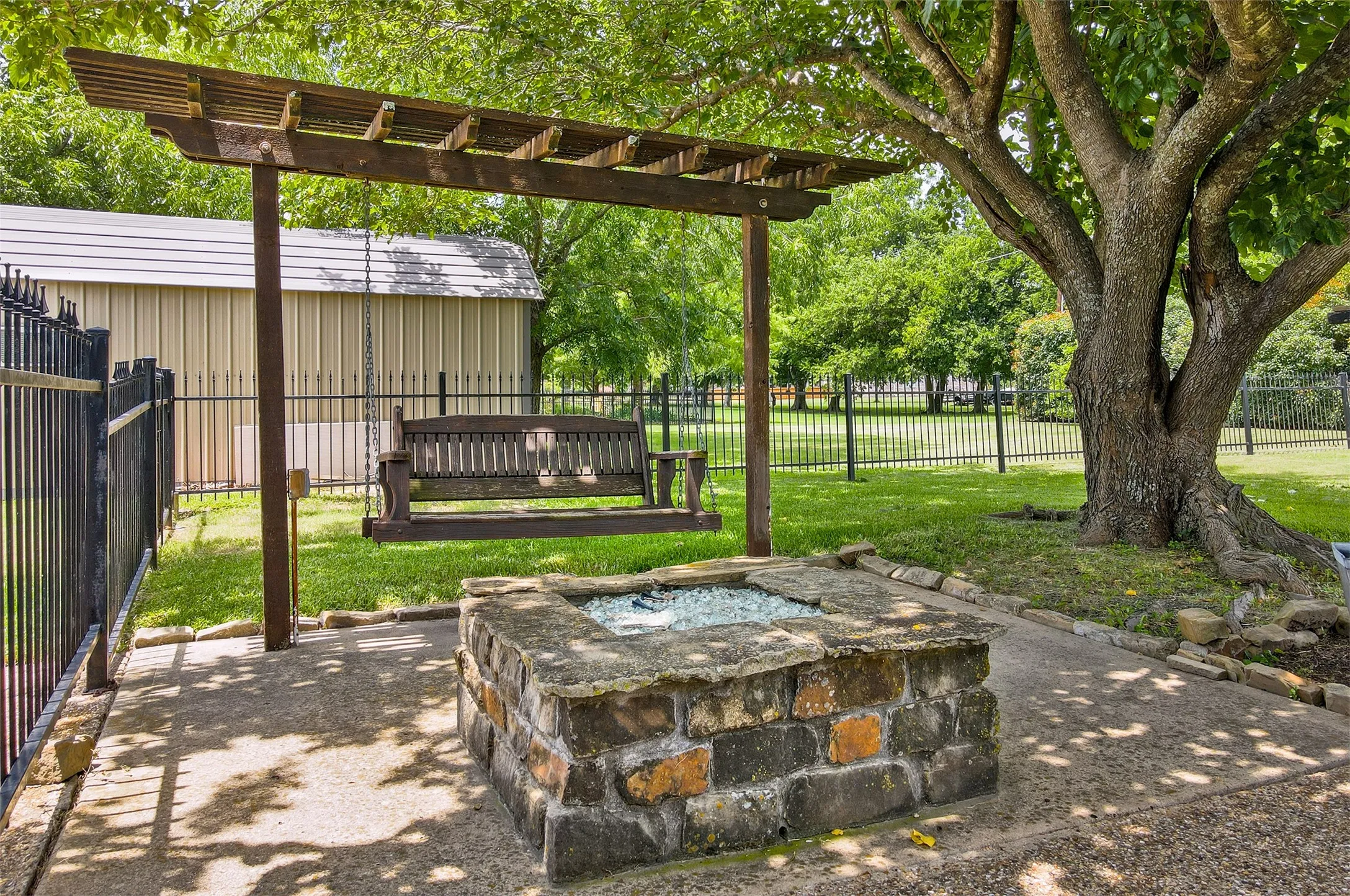 Single Family Residence For Sale in Kaufman County , 10614 Woodbridge Drive, Forney, Texas 75126, 3 Bedroom, 2 Bathroom, 2 Garage spaces, 2,077 Sqft, built in 1992, mls#21312906, Real Estate Agent in Forney, Homes For Sale in Kaufman county, Homes For Sale in Forney, Realtor in Forney Texas, Real Estate Brokerage Independent Realty Texas, Luminita Cordes Realtor
