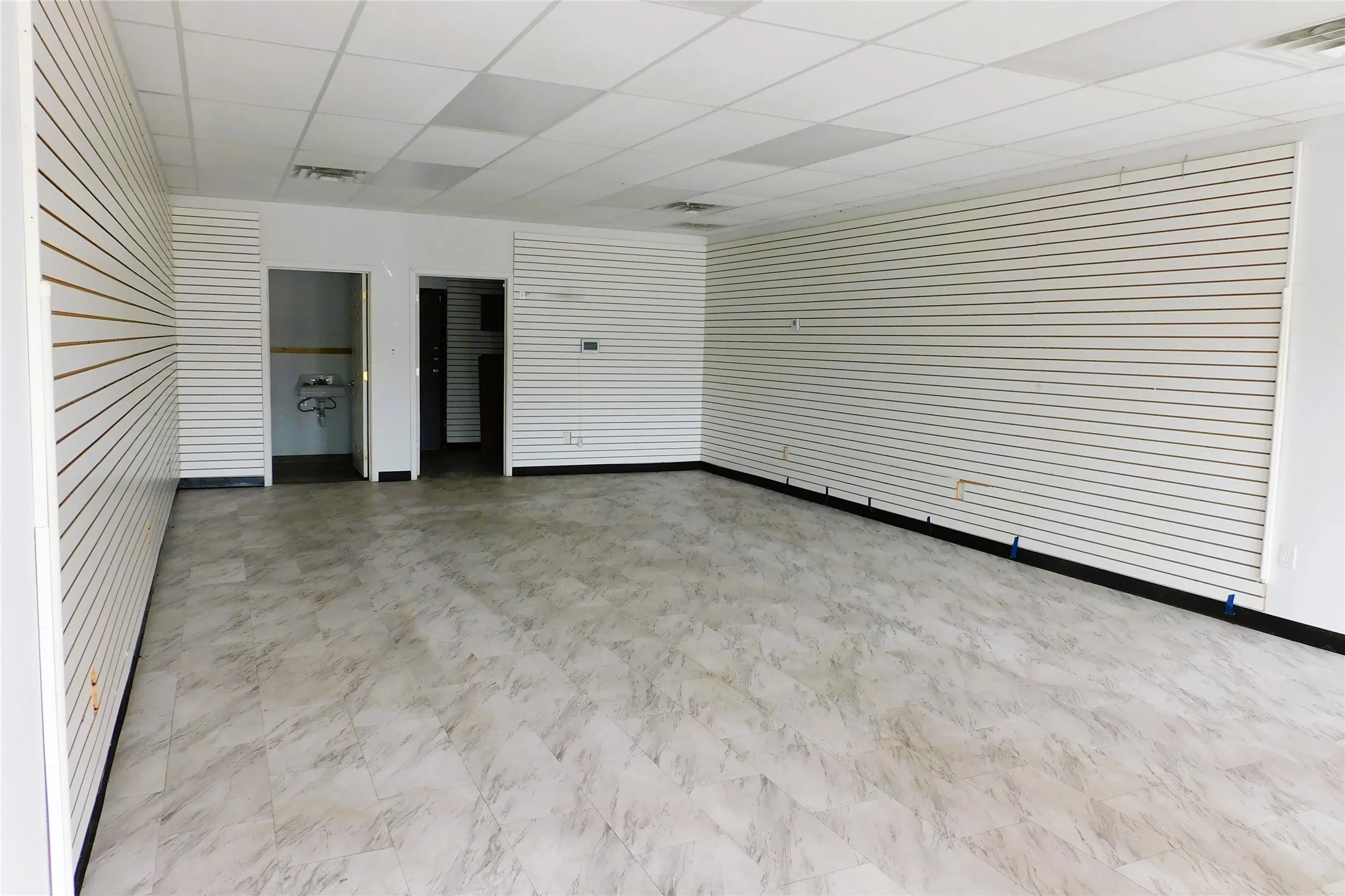 Retail For Rent in Grayson County , 1421 W Houston Street, Sherman, Texas 75092, 0, 0, Garage spaces, 0 Sqft, built in 1970, mls#21312911, Real Estate Agent in Sherman, Homes For Rent in Grayson county, Homes For Rent in Sherman, Realtor in Sherman Texas, Real Estate Brokerage Independent Realty Texas, Luminita Cordes Realtor