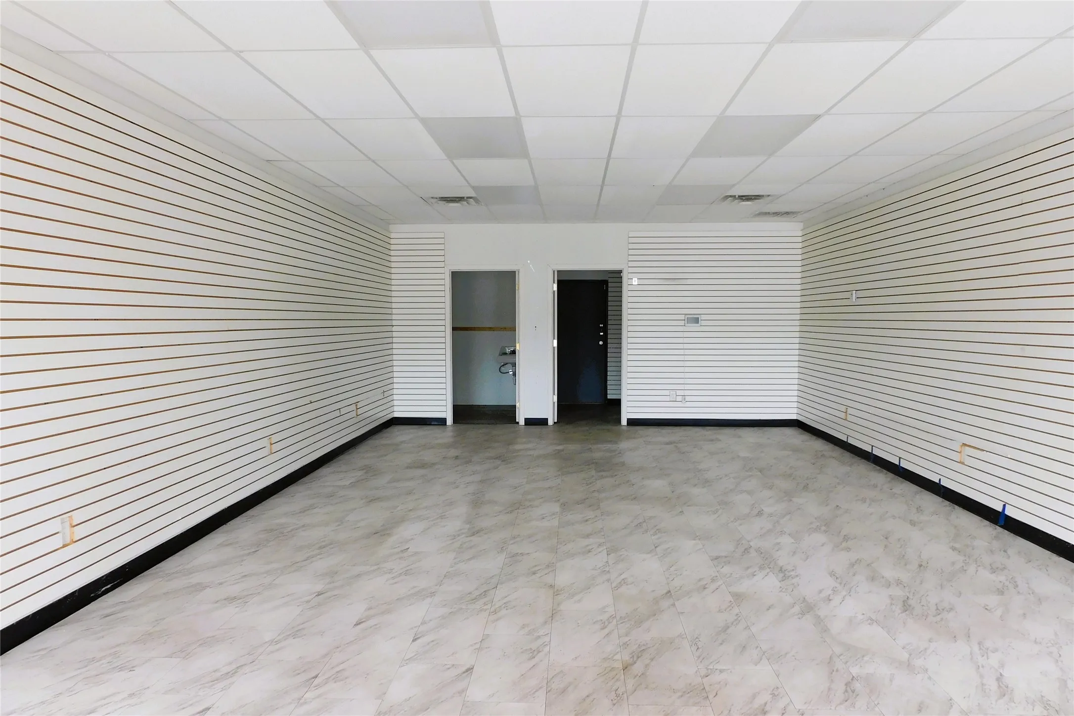 Retail For Rent in Grayson County , 1421 W Houston Street, Sherman, Texas 75092, 0, 0, Garage spaces, 0 Sqft, built in 1970, mls#21312911, Real Estate Agent in Sherman, Homes For Rent in Grayson county, Homes For Rent in Sherman, Realtor in Sherman Texas, Real Estate Brokerage Independent Realty Texas, Luminita Cordes Realtor