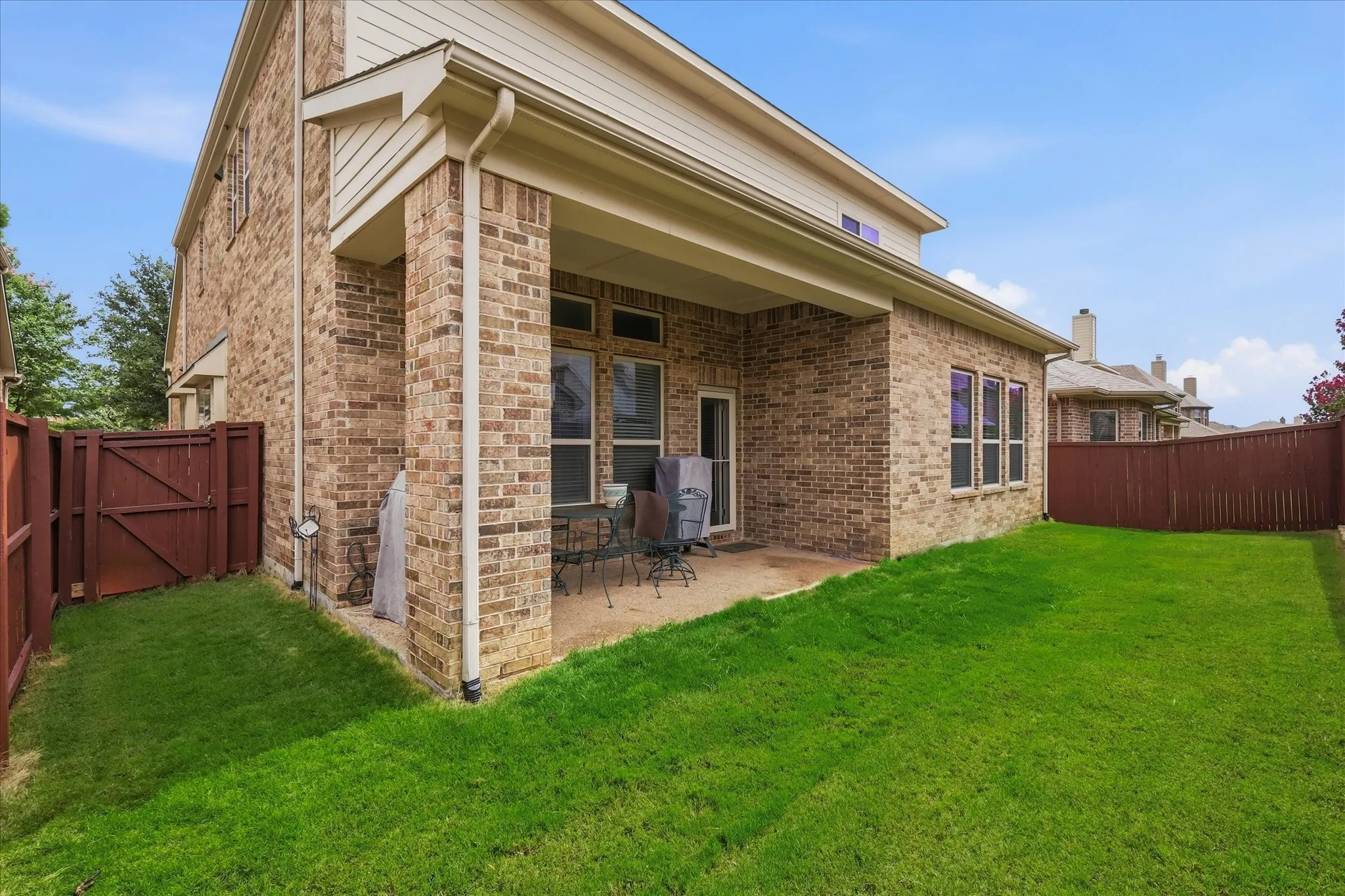 Single Family Residence For Sale in Denton County , 2713 Cole Castle Drive, Lewisville, Texas 75056, 4 Bedroom, 4 Bathroom, 2 Garage spaces, 3,423 Sqft, built in 2013, mls#21310621, Real Estate Agent in Lewisville, Homes For Sale in Denton county, Homes For Sale in Lewisville, Realtor in Lewisville Texas, Real Estate Brokerage Independent Realty Texas, Luminita Cordes Realtor