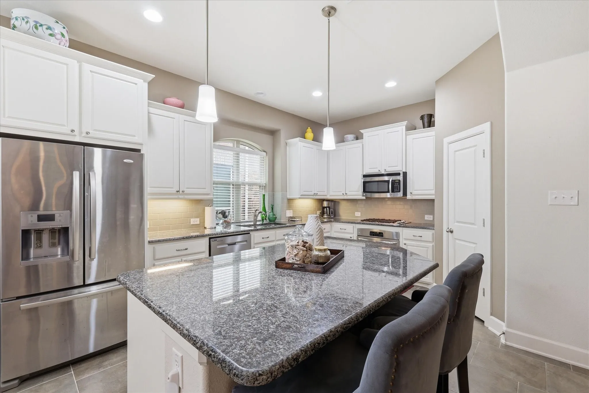 Single Family Residence For Sale in Denton County , 2713 Cole Castle Drive, Lewisville, Texas 75056, 4 Bedroom, 4 Bathroom, 2 Garage spaces, 3,423 Sqft, built in 2013, mls#21310621, Real Estate Agent in Lewisville, Homes For Sale in Denton county, Homes For Sale in Lewisville, Realtor in Lewisville Texas, Real Estate Brokerage Independent Realty Texas, Luminita Cordes Realtor