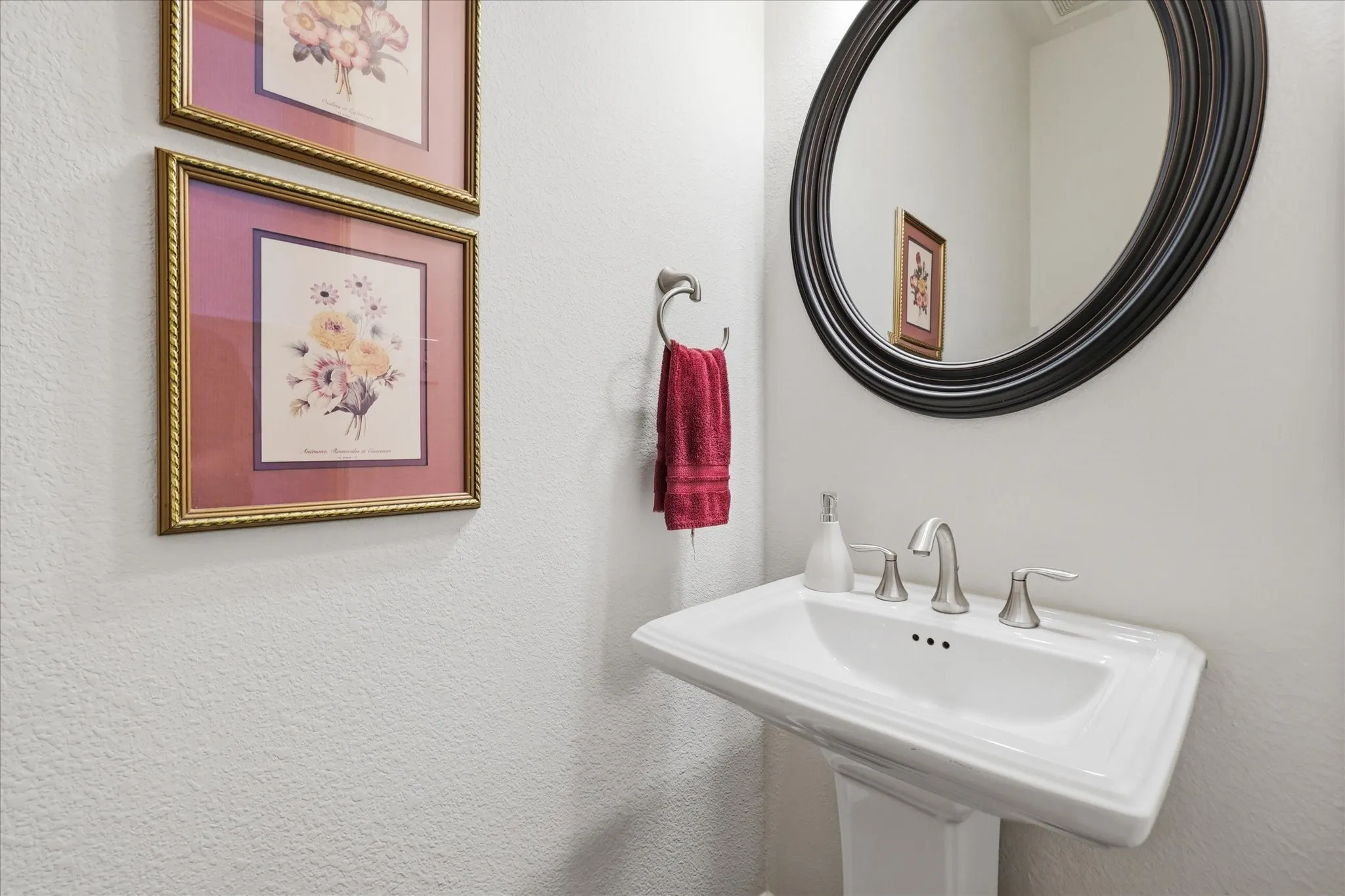 Single Family Residence For Sale in Denton County , 2713 Cole Castle Drive, Lewisville, Texas 75056, 4 Bedroom, 4 Bathroom, 2 Garage spaces, 3,423 Sqft, built in 2013, mls#21310621, Real Estate Agent in Lewisville, Homes For Sale in Denton county, Homes For Sale in Lewisville, Realtor in Lewisville Texas, Real Estate Brokerage Independent Realty Texas, Luminita Cordes Realtor