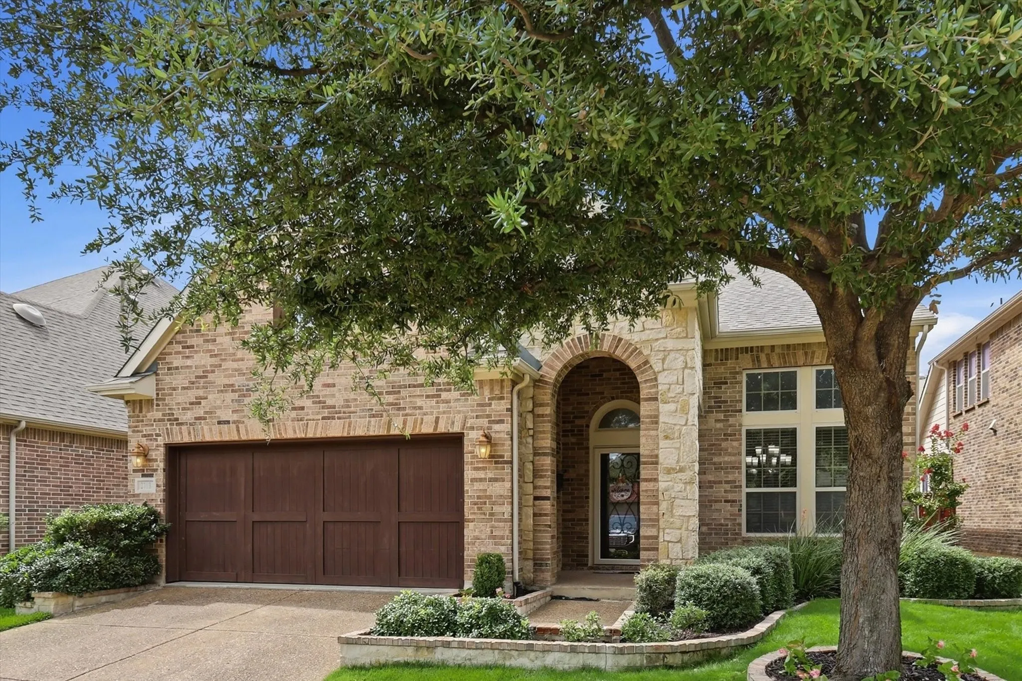 Single Family Residence For Sale in Denton County , 2713 Cole Castle Drive, Lewisville, Texas 75056, 4 Bedroom, 4 Bathroom, 2 Garage spaces, 3,423 Sqft, built in 2013, mls#21310621, Real Estate Agent in Lewisville, Homes For Sale in Denton county, Homes For Sale in Lewisville, Realtor in Lewisville Texas, Real Estate Brokerage Independent Realty Texas, Luminita Cordes Realtor