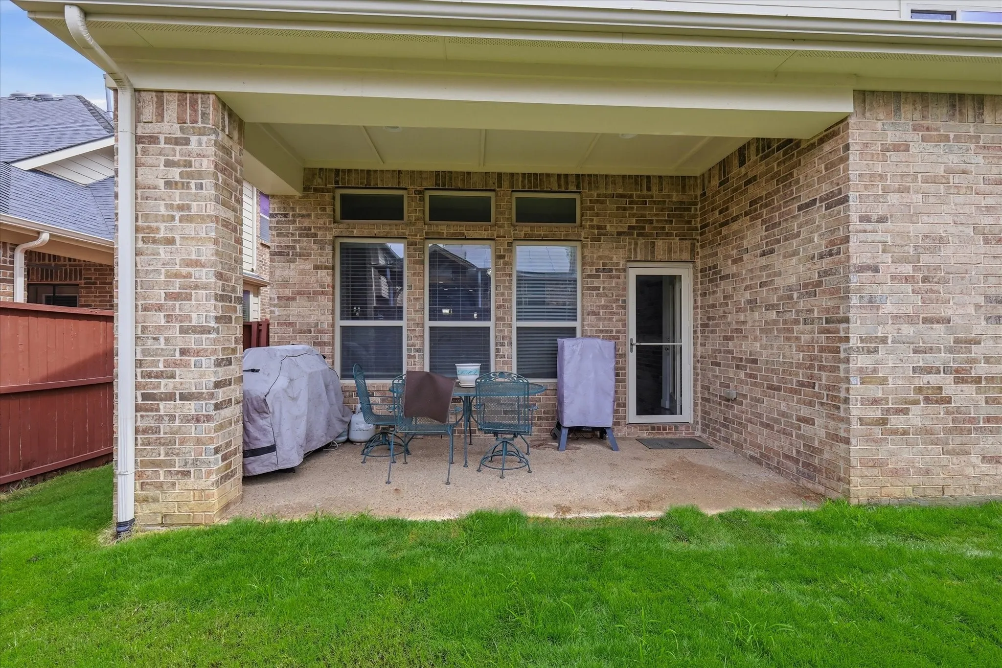 Single Family Residence For Sale in Denton County , 2713 Cole Castle Drive, Lewisville, Texas 75056, 4 Bedroom, 4 Bathroom, 2 Garage spaces, 3,423 Sqft, built in 2013, mls#21310621, Real Estate Agent in Lewisville, Homes For Sale in Denton county, Homes For Sale in Lewisville, Realtor in Lewisville Texas, Real Estate Brokerage Independent Realty Texas, Luminita Cordes Realtor