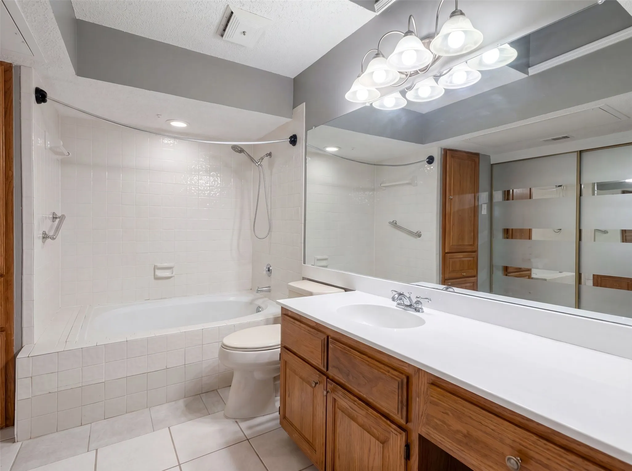 Condominium For Sale in Collin County , 4242 N Capistrano Drive 150, Dallas, Texas 75287, 2 Bedroom, 2 Bathroom, 1 Garage spaces, 1,217 Sqft, built in 1986, mls#21312914, Real Estate Agent in Dallas, Homes For Sale in Collin county, Homes For Sale in Dallas, Realtor in Dallas Texas, Real Estate Brokerage Independent Realty Texas, Luminita Cordes Realtor