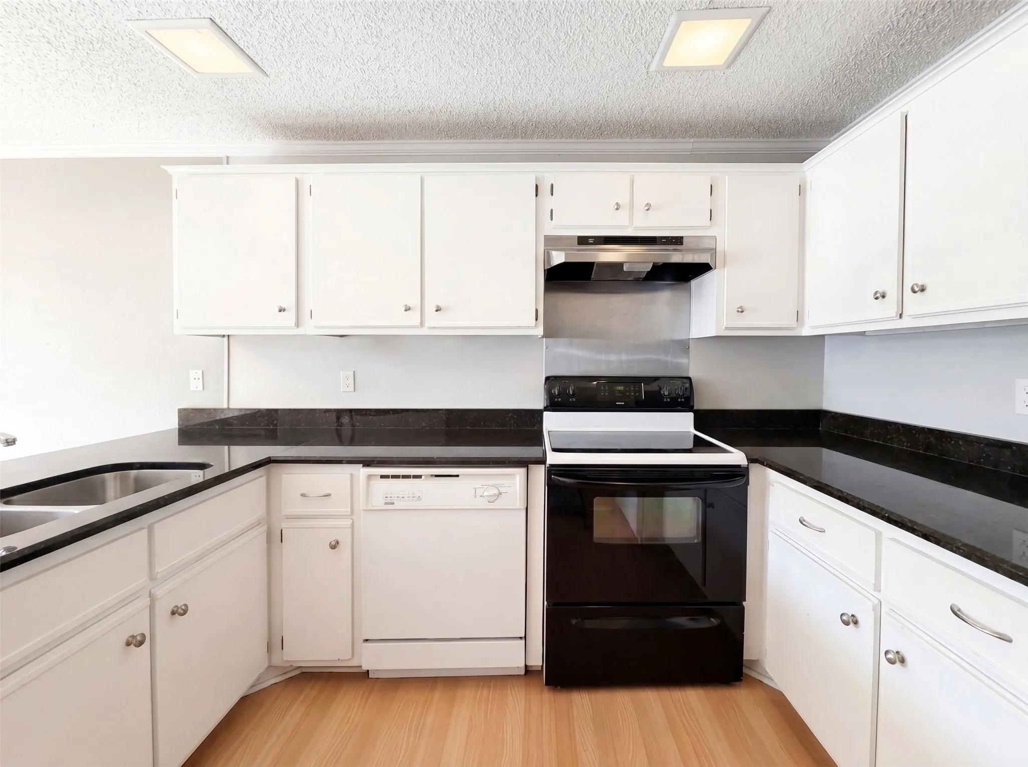 Condominium For Sale in Collin County , 4242 N Capistrano Drive 150, Dallas, Texas 75287, 2 Bedroom, 2 Bathroom, 1 Garage spaces, 1,217 Sqft, built in 1986, mls#21312914, Real Estate Agent in Dallas, Homes For Sale in Collin county, Homes For Sale in Dallas, Realtor in Dallas Texas, Real Estate Brokerage Independent Realty Texas, Luminita Cordes Realtor