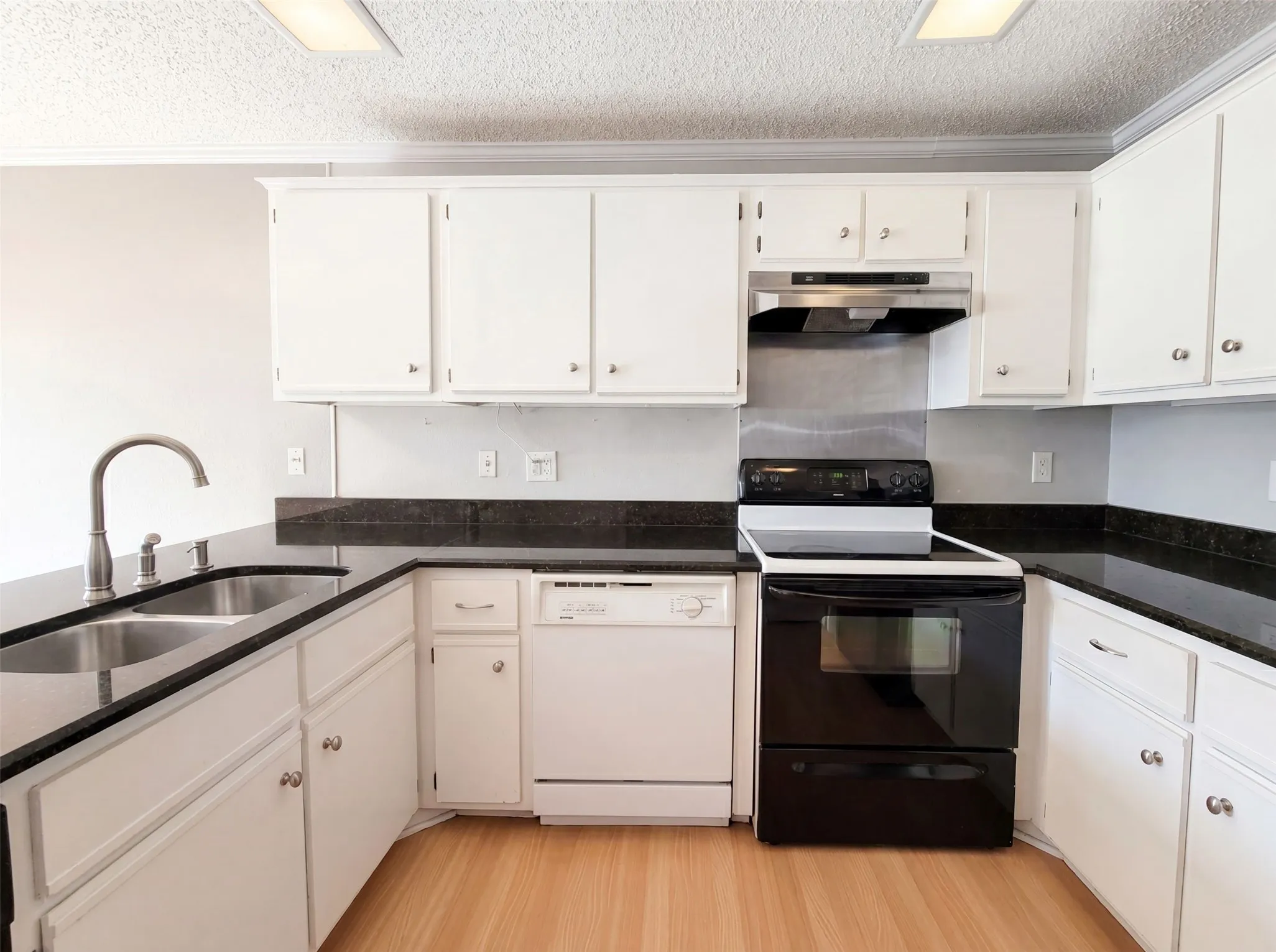 Condominium For Sale in Collin County , 4242 N Capistrano Drive 150, Dallas, Texas 75287, 2 Bedroom, 2 Bathroom, 1 Garage spaces, 1,217 Sqft, built in 1986, mls#21312914, Real Estate Agent in Dallas, Homes For Sale in Collin county, Homes For Sale in Dallas, Realtor in Dallas Texas, Real Estate Brokerage Independent Realty Texas, Luminita Cordes Realtor