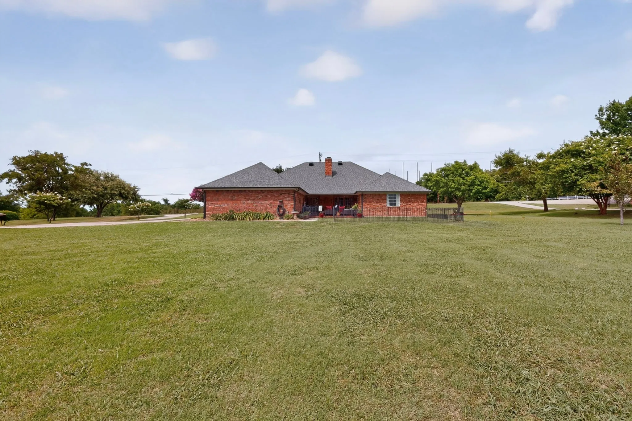 Single Family Residence For Sale in Kaufman County , 611 N Fm 740, Forney, Texas 75126, 4 Bedroom, 3 Bathroom, 2 Garage spaces, 2,749 Sqft, built in 1994, mls#21312230, Real Estate Agent in Forney, Homes For Sale in Kaufman county, Homes For Sale in Forney, Realtor in Forney Texas, Real Estate Brokerage Independent Realty Texas, Luminita Cordes Realtor