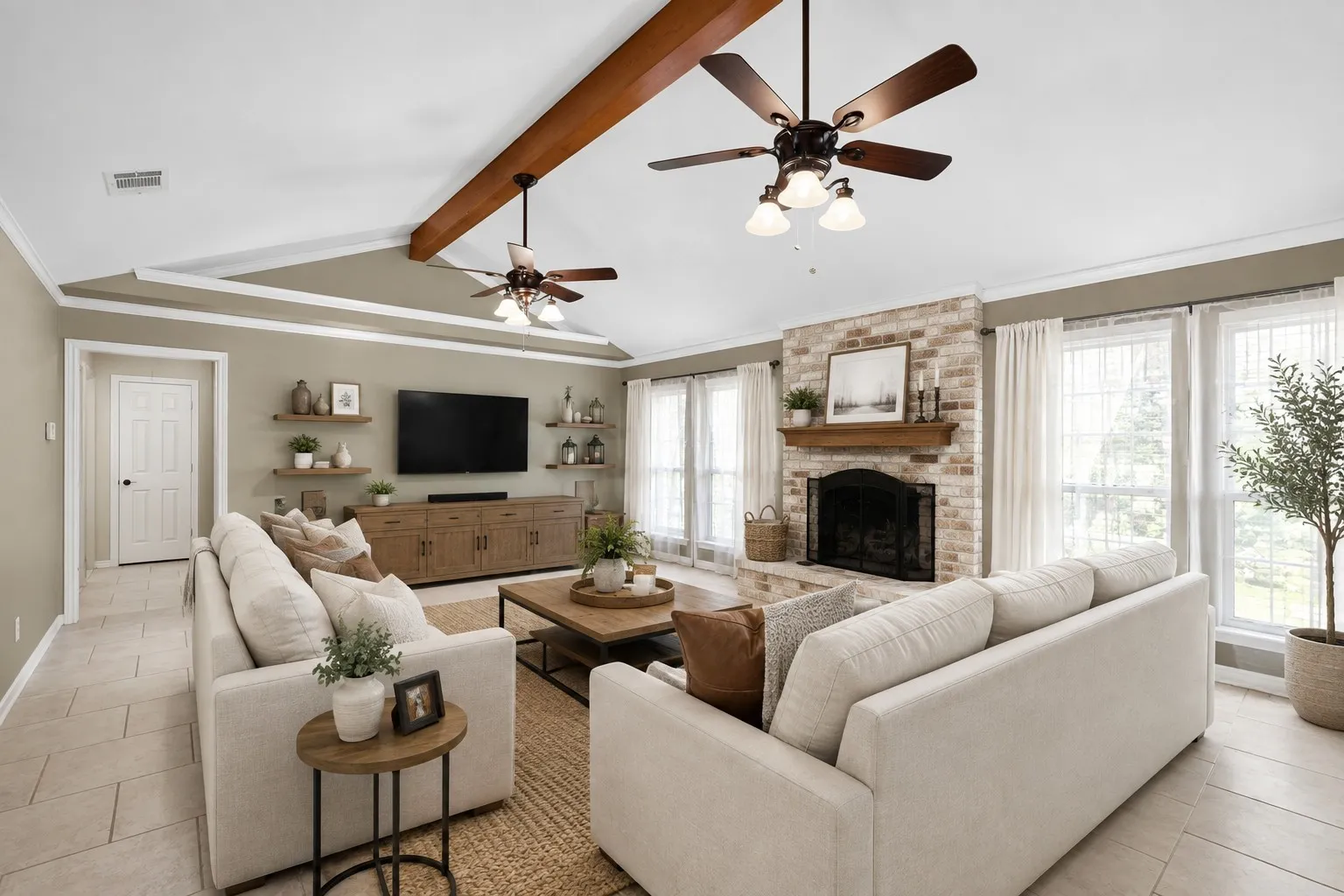 Single Family Residence For Sale in Kaufman County , 611 N Fm 740, Forney, Texas 75126, 4 Bedroom, 3 Bathroom, 2 Garage spaces, 2,749 Sqft, built in 1994, mls#21312230, Real Estate Agent in Forney, Homes For Sale in Kaufman county, Homes For Sale in Forney, Realtor in Forney Texas, Real Estate Brokerage Independent Realty Texas, Luminita Cordes Realtor