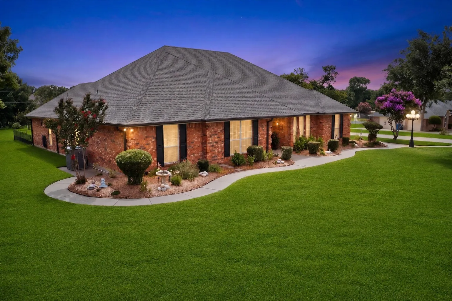 Single Family Residence For Sale in Kaufman County , 611 N Fm 740, Forney, Texas 75126, 4 Bedroom, 3 Bathroom, 2 Garage spaces, 2,749 Sqft, built in 1994, mls#21312230, Real Estate Agent in Forney, Homes For Sale in Kaufman county, Homes For Sale in Forney, Realtor in Forney Texas, Real Estate Brokerage Independent Realty Texas, Luminita Cordes Realtor