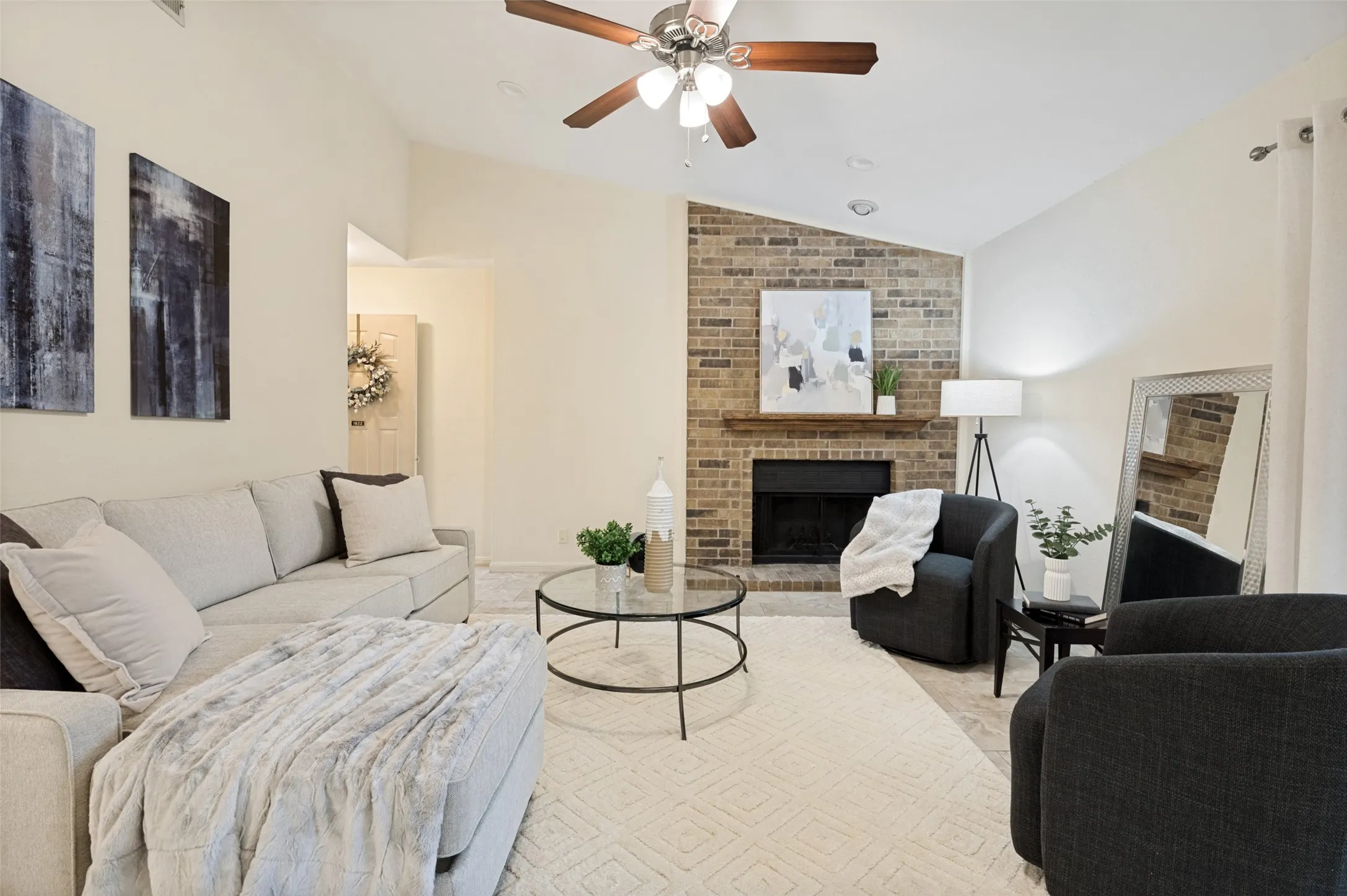 Condominium For Sale in Tarrant County , 1109 Calico Lane 1822, Arlington, Texas 76011, 2 Bedroom, 2 Bathroom, Garage spaces, 1,229 Sqft, built in 1981, mls#21312307, Real Estate Agent in Arlington, Homes For Sale in Tarrant county, Homes For Sale in Arlington, Realtor in Arlington Texas, Real Estate Brokerage Independent Realty Texas, Luminita Cordes Realtor