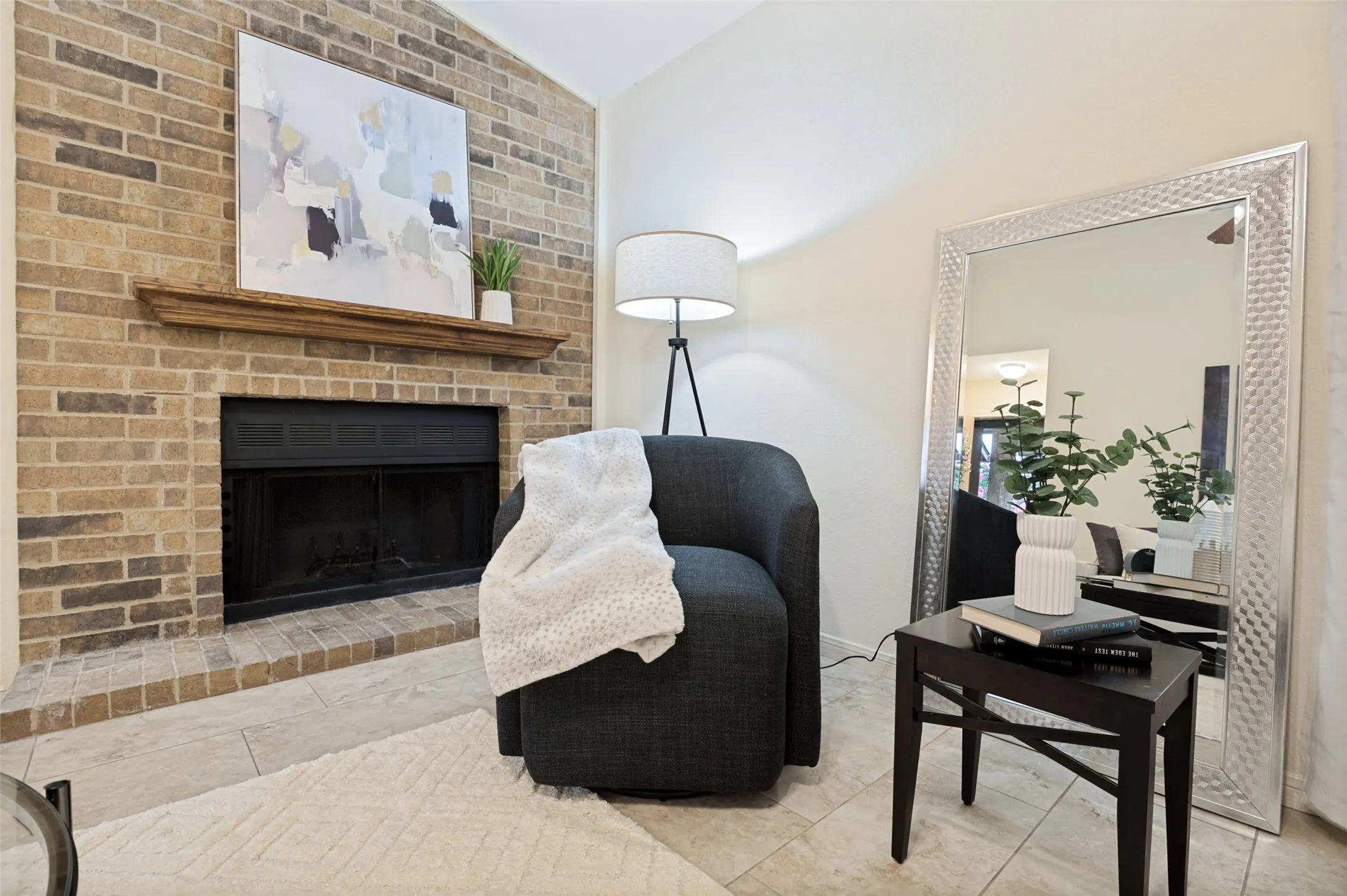 Condominium For Sale in Tarrant County , 1109 Calico Lane 1822, Arlington, Texas 76011, 2 Bedroom, 2 Bathroom, Garage spaces, 1,229 Sqft, built in 1981, mls#21312307, Real Estate Agent in Arlington, Homes For Sale in Tarrant county, Homes For Sale in Arlington, Realtor in Arlington Texas, Real Estate Brokerage Independent Realty Texas, Luminita Cordes Realtor