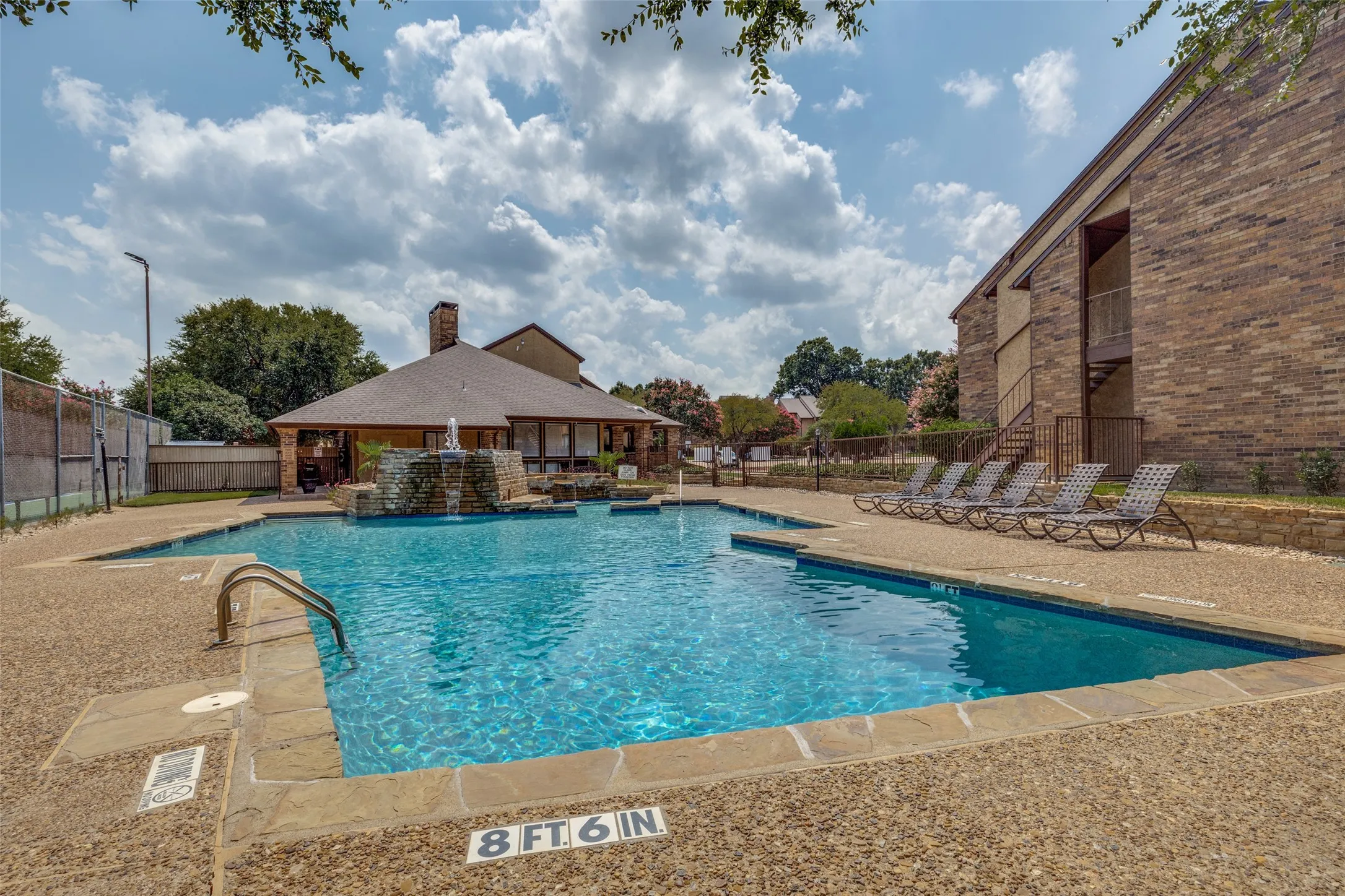 Condominium For Sale in Tarrant County , 1109 Calico Lane 1822, Arlington, Texas 76011, 2 Bedroom, 2 Bathroom, Garage spaces, 1,229 Sqft, built in 1981, mls#21312307, Real Estate Agent in Arlington, Homes For Sale in Tarrant county, Homes For Sale in Arlington, Realtor in Arlington Texas, Real Estate Brokerage Independent Realty Texas, Luminita Cordes Realtor