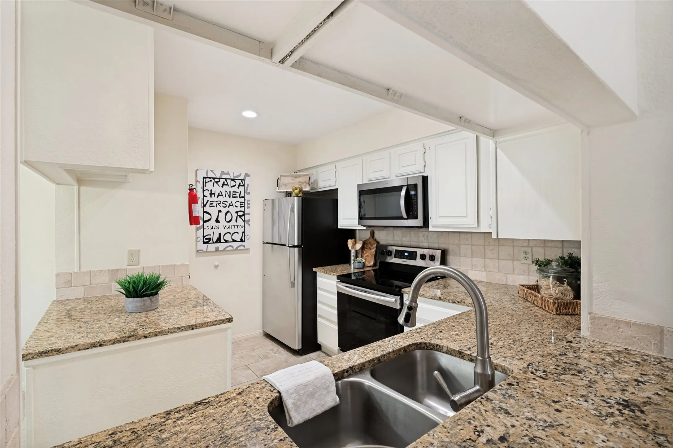 Condominium For Sale in Tarrant County , 1109 Calico Lane 1822, Arlington, Texas 76011, 2 Bedroom, 2 Bathroom, Garage spaces, 1,229 Sqft, built in 1981, mls#21312307, Real Estate Agent in Arlington, Homes For Sale in Tarrant county, Homes For Sale in Arlington, Realtor in Arlington Texas, Real Estate Brokerage Independent Realty Texas, Luminita Cordes Realtor