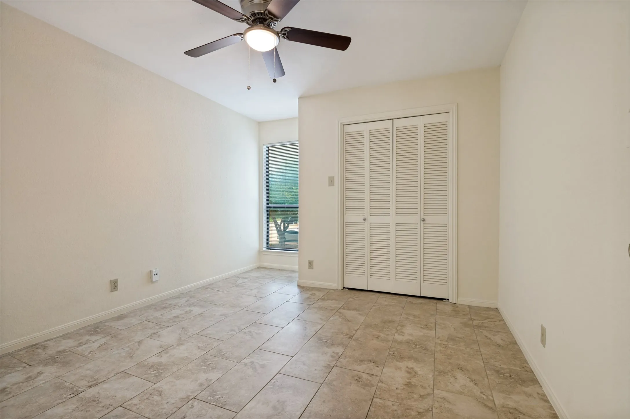 Condominium For Sale in Tarrant County , 1109 Calico Lane 1822, Arlington, Texas 76011, 2 Bedroom, 2 Bathroom, Garage spaces, 1,229 Sqft, built in 1981, mls#21312307, Real Estate Agent in Arlington, Homes For Sale in Tarrant county, Homes For Sale in Arlington, Realtor in Arlington Texas, Real Estate Brokerage Independent Realty Texas, Luminita Cordes Realtor
