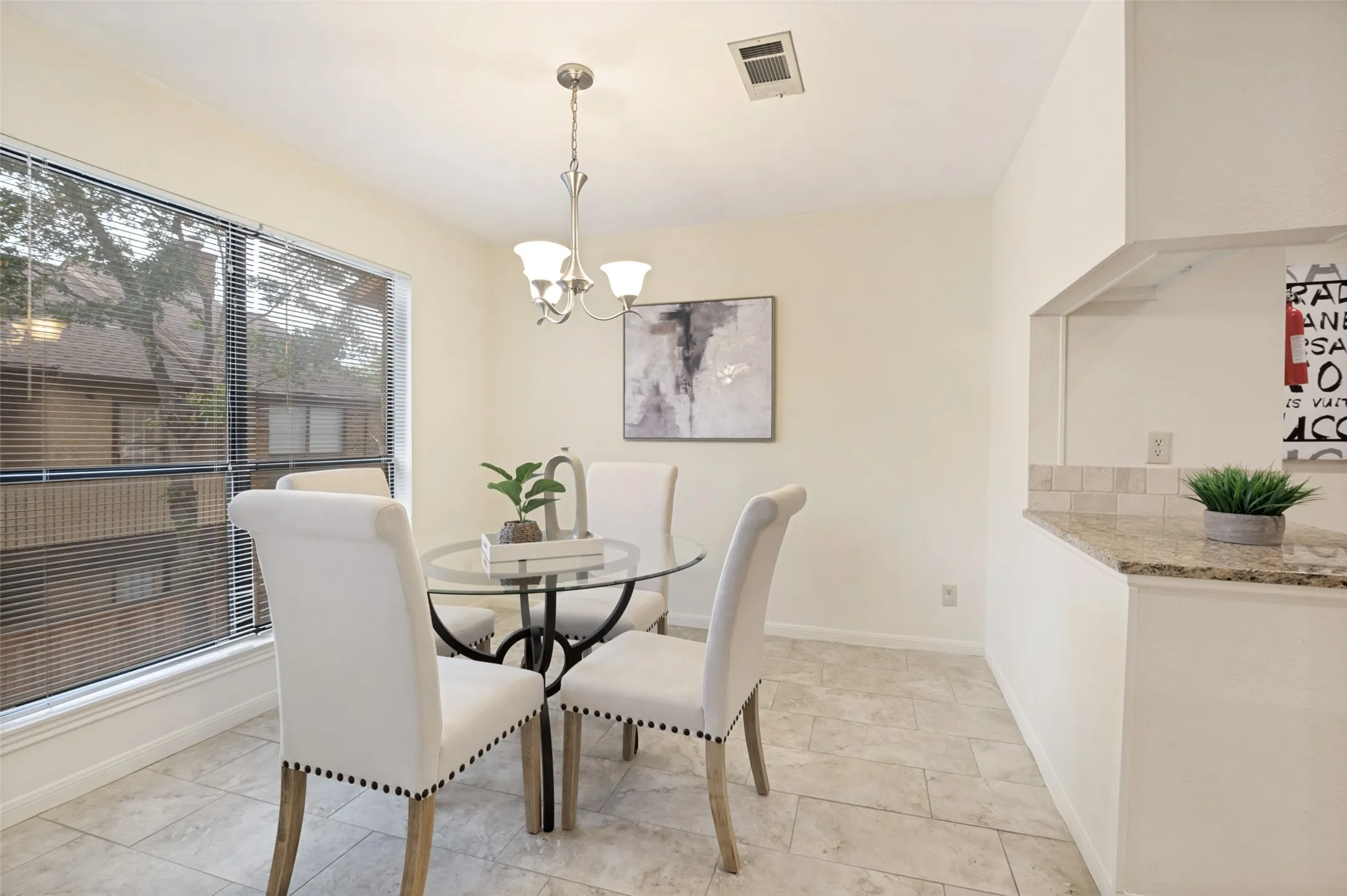 Condominium For Sale in Tarrant County , 1109 Calico Lane 1822, Arlington, Texas 76011, 2 Bedroom, 2 Bathroom, Garage spaces, 1,229 Sqft, built in 1981, mls#21312307, Real Estate Agent in Arlington, Homes For Sale in Tarrant county, Homes For Sale in Arlington, Realtor in Arlington Texas, Real Estate Brokerage Independent Realty Texas, Luminita Cordes Realtor