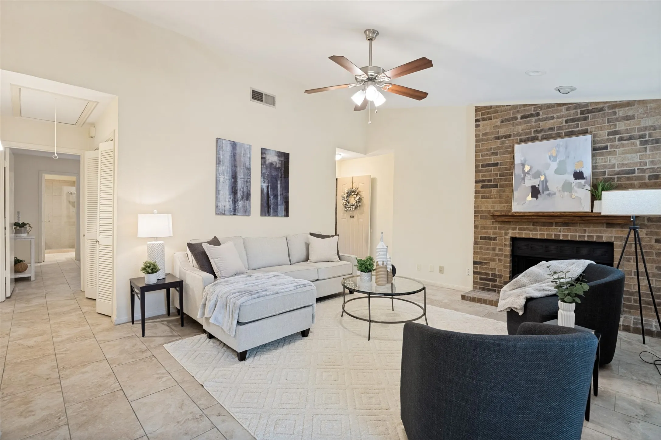 Condominium For Sale in Tarrant County , 1109 Calico Lane 1822, Arlington, Texas 76011, 2 Bedroom, 2 Bathroom, Garage spaces, 1,229 Sqft, built in 1981, mls#21312307, Real Estate Agent in Arlington, Homes For Sale in Tarrant county, Homes For Sale in Arlington, Realtor in Arlington Texas, Real Estate Brokerage Independent Realty Texas, Luminita Cordes Realtor
