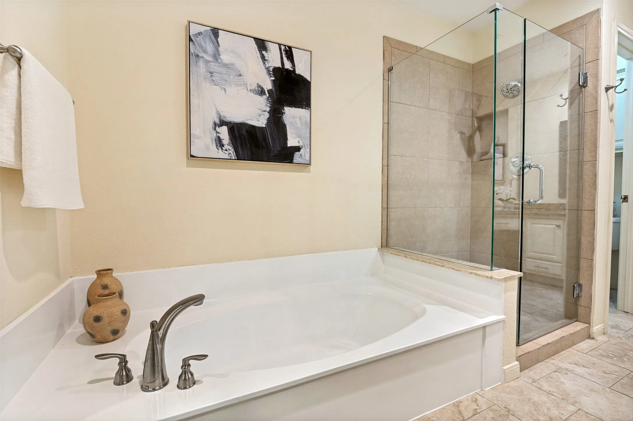 Condominium For Sale in Tarrant County , 1109 Calico Lane 1822, Arlington, Texas 76011, 2 Bedroom, 2 Bathroom, Garage spaces, 1,229 Sqft, built in 1981, mls#21312307, Real Estate Agent in Arlington, Homes For Sale in Tarrant county, Homes For Sale in Arlington, Realtor in Arlington Texas, Real Estate Brokerage Independent Realty Texas, Luminita Cordes Realtor