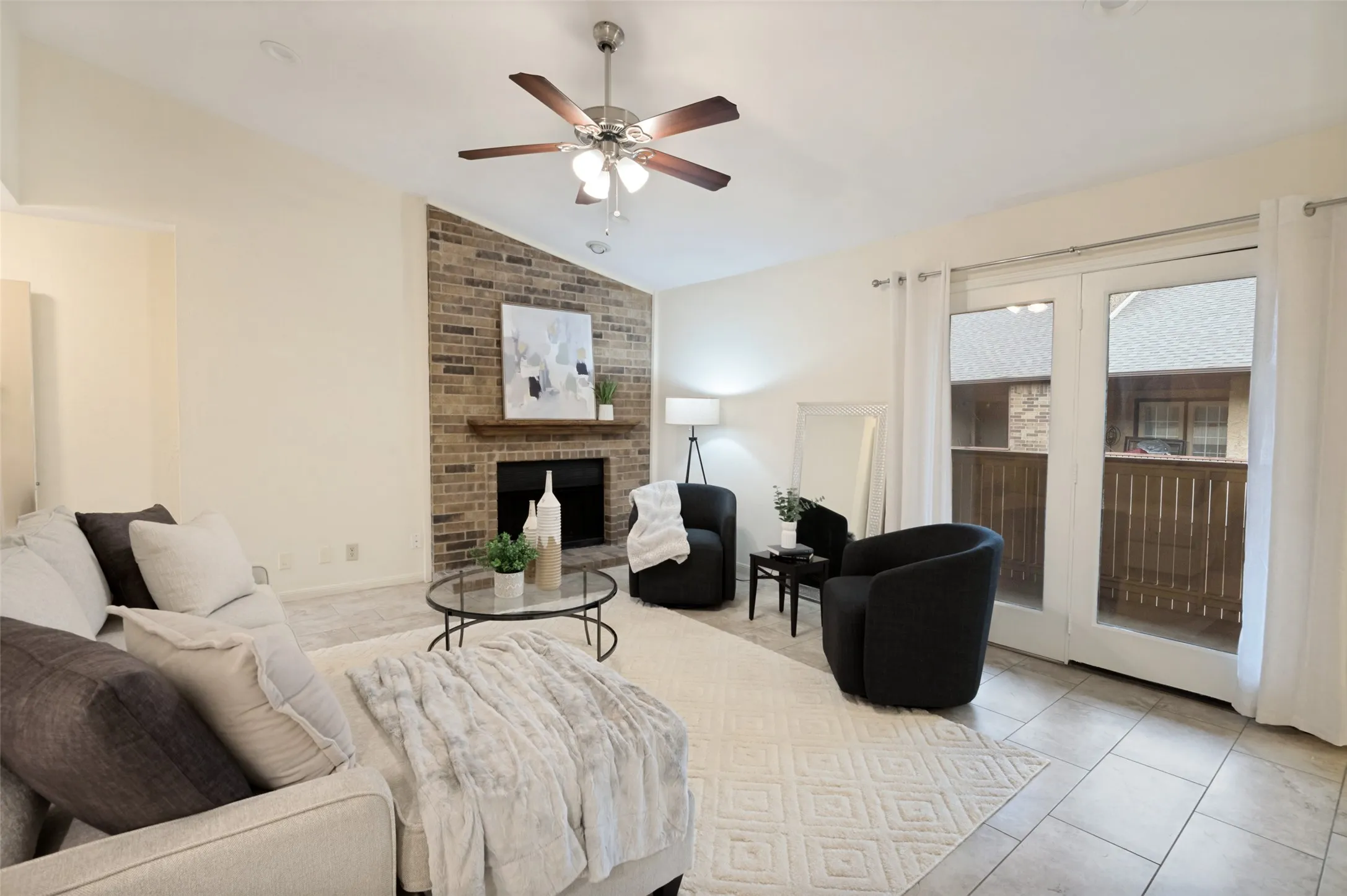 Condominium For Sale in Tarrant County , 1109 Calico Lane 1822, Arlington, Texas 76011, 2 Bedroom, 2 Bathroom, Garage spaces, 1,229 Sqft, built in 1981, mls#21312307, Real Estate Agent in Arlington, Homes For Sale in Tarrant county, Homes For Sale in Arlington, Realtor in Arlington Texas, Real Estate Brokerage Independent Realty Texas, Luminita Cordes Realtor