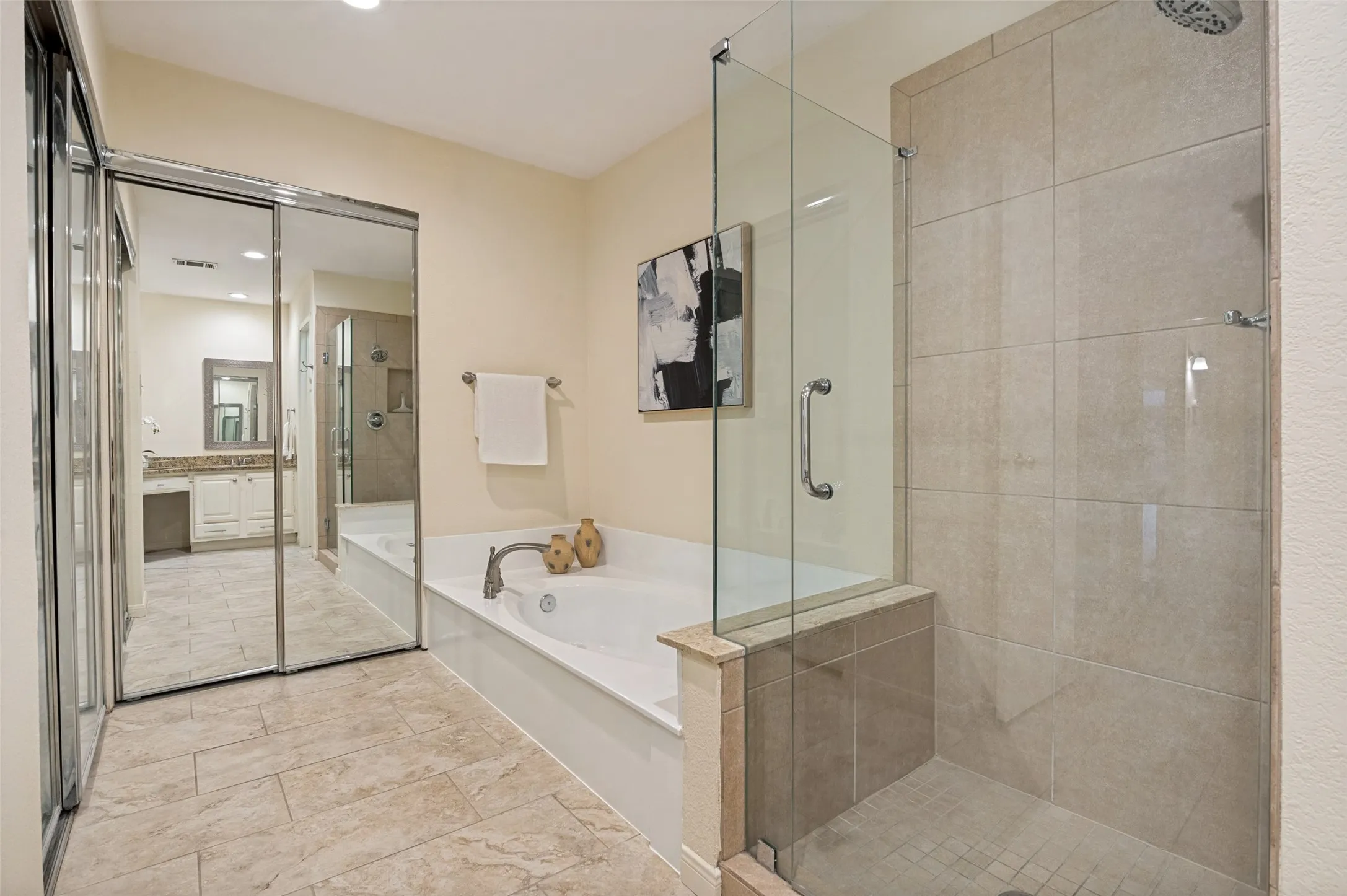 Condominium For Sale in Tarrant County , 1109 Calico Lane 1822, Arlington, Texas 76011, 2 Bedroom, 2 Bathroom, Garage spaces, 1,229 Sqft, built in 1981, mls#21312307, Real Estate Agent in Arlington, Homes For Sale in Tarrant county, Homes For Sale in Arlington, Realtor in Arlington Texas, Real Estate Brokerage Independent Realty Texas, Luminita Cordes Realtor