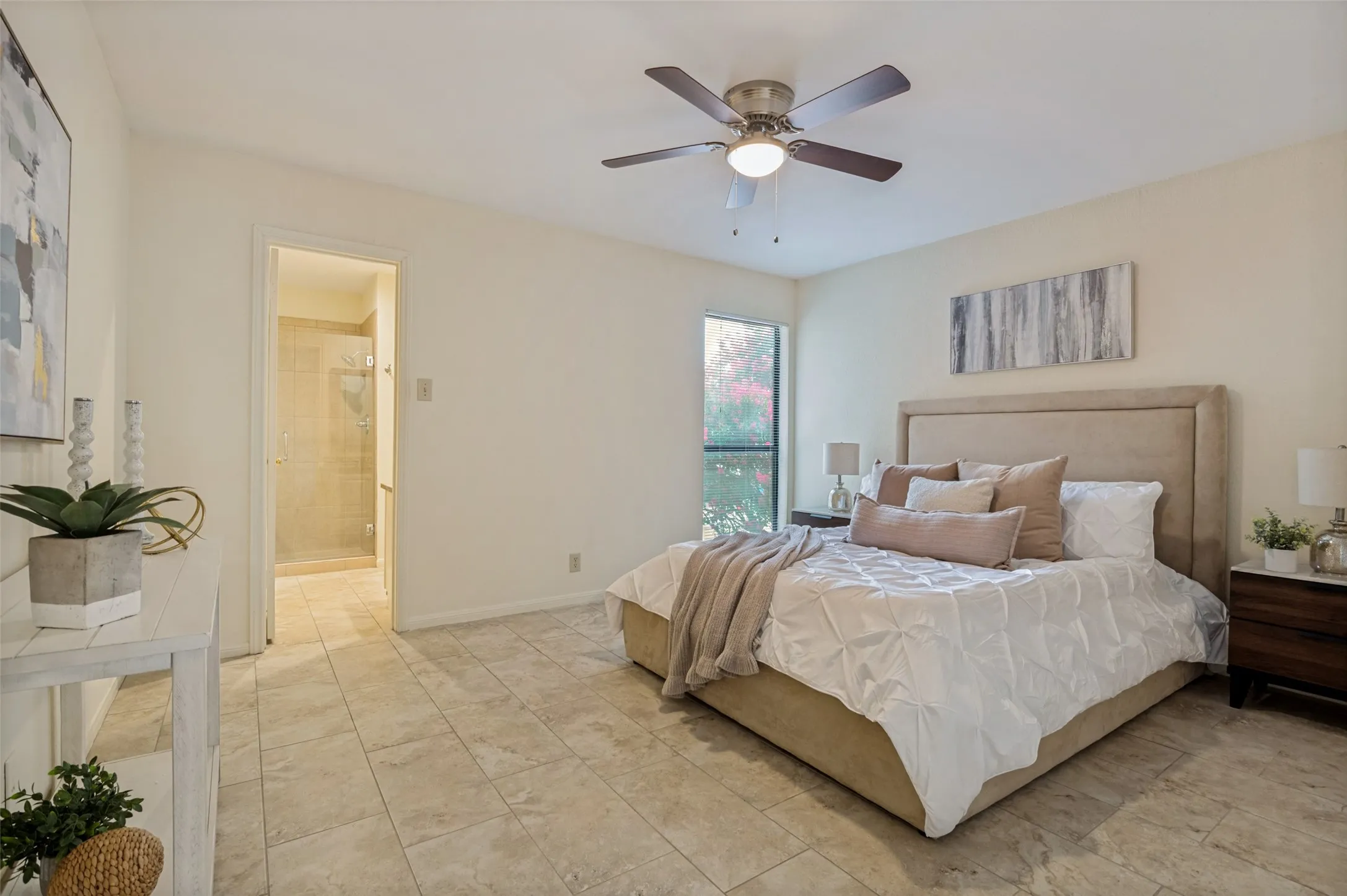 Condominium For Sale in Tarrant County , 1109 Calico Lane 1822, Arlington, Texas 76011, 2 Bedroom, 2 Bathroom, Garage spaces, 1,229 Sqft, built in 1981, mls#21312307, Real Estate Agent in Arlington, Homes For Sale in Tarrant county, Homes For Sale in Arlington, Realtor in Arlington Texas, Real Estate Brokerage Independent Realty Texas, Luminita Cordes Realtor